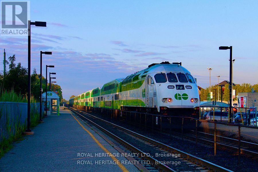 












47 CHERRYHILL AVENUE

,
Toronto (Centennial Scarborough),




Ontario
M1C1W9

