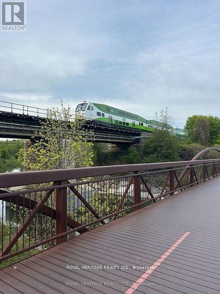 












47 CHERRYHILL AVENUE

,
Toronto (Centennial Scarborough),




Ontario
M1C1W9

