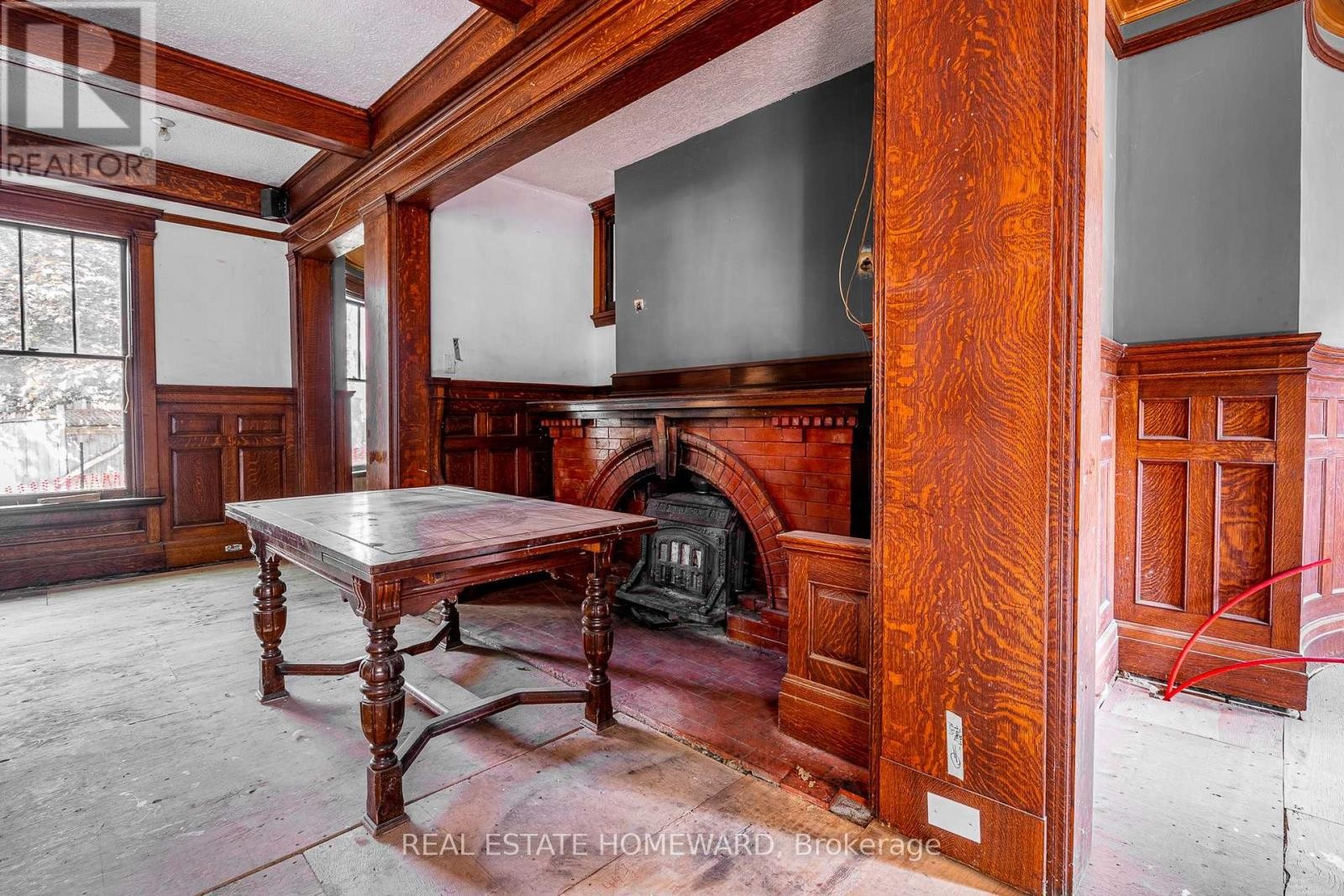 












3025 QUEEN STREET E

,
Toronto (Birchcliffe-Cliffside),




Ontario
M1N1A5

