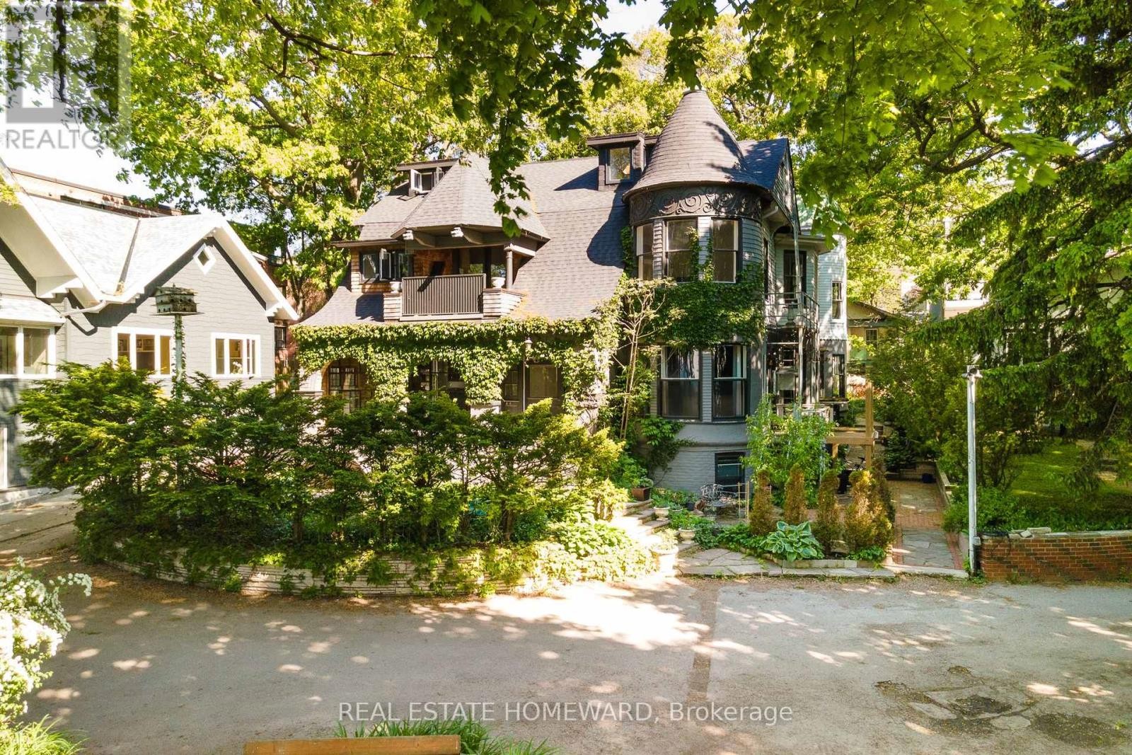 












3025 QUEEN STREET E

,
Toronto (Birchcliffe-Cliffside),




Ontario
M1N1A5

