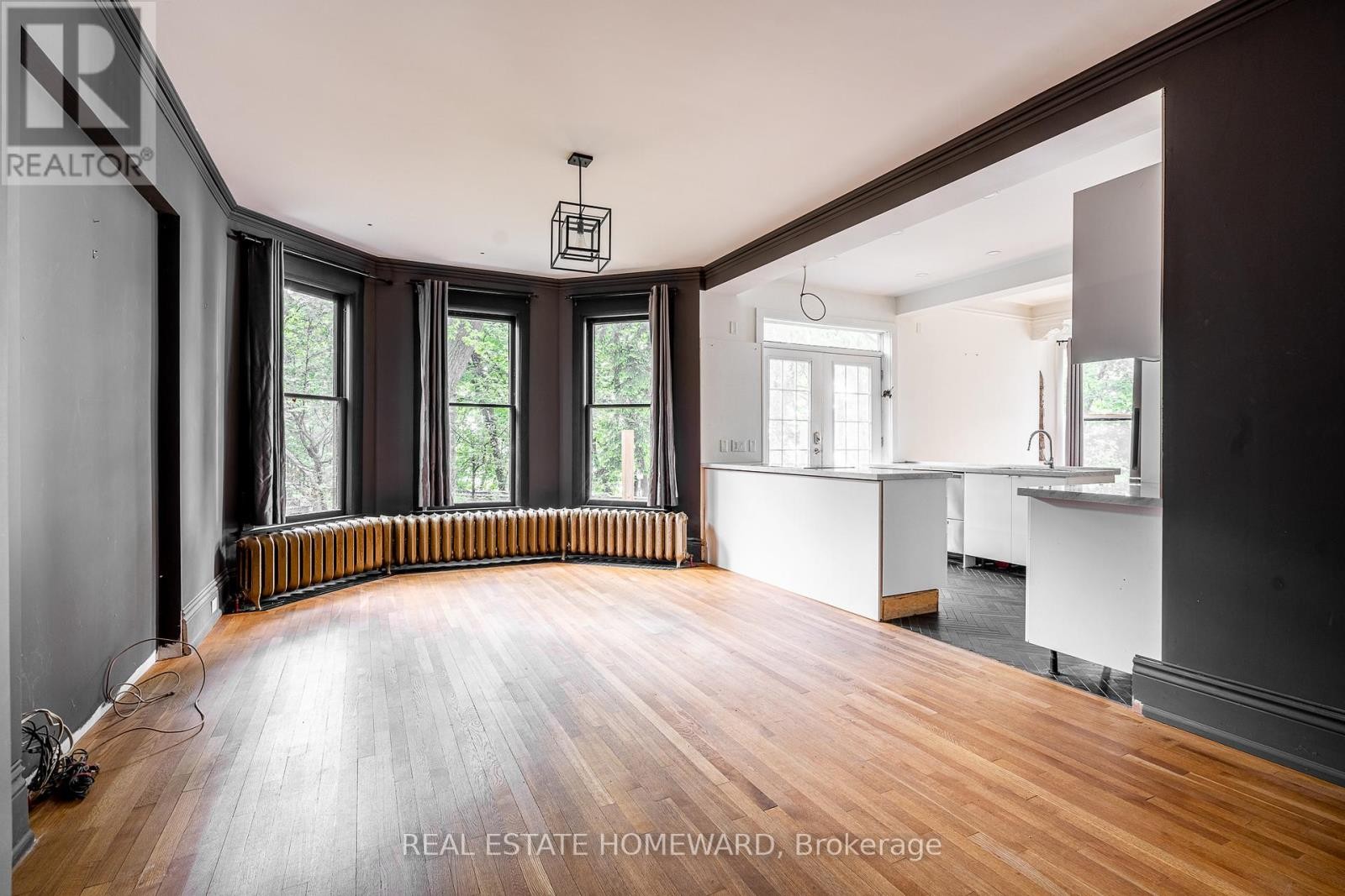 












3025 QUEEN STREET E

,
Toronto (Birchcliffe-Cliffside),




Ontario
M1N1A5

