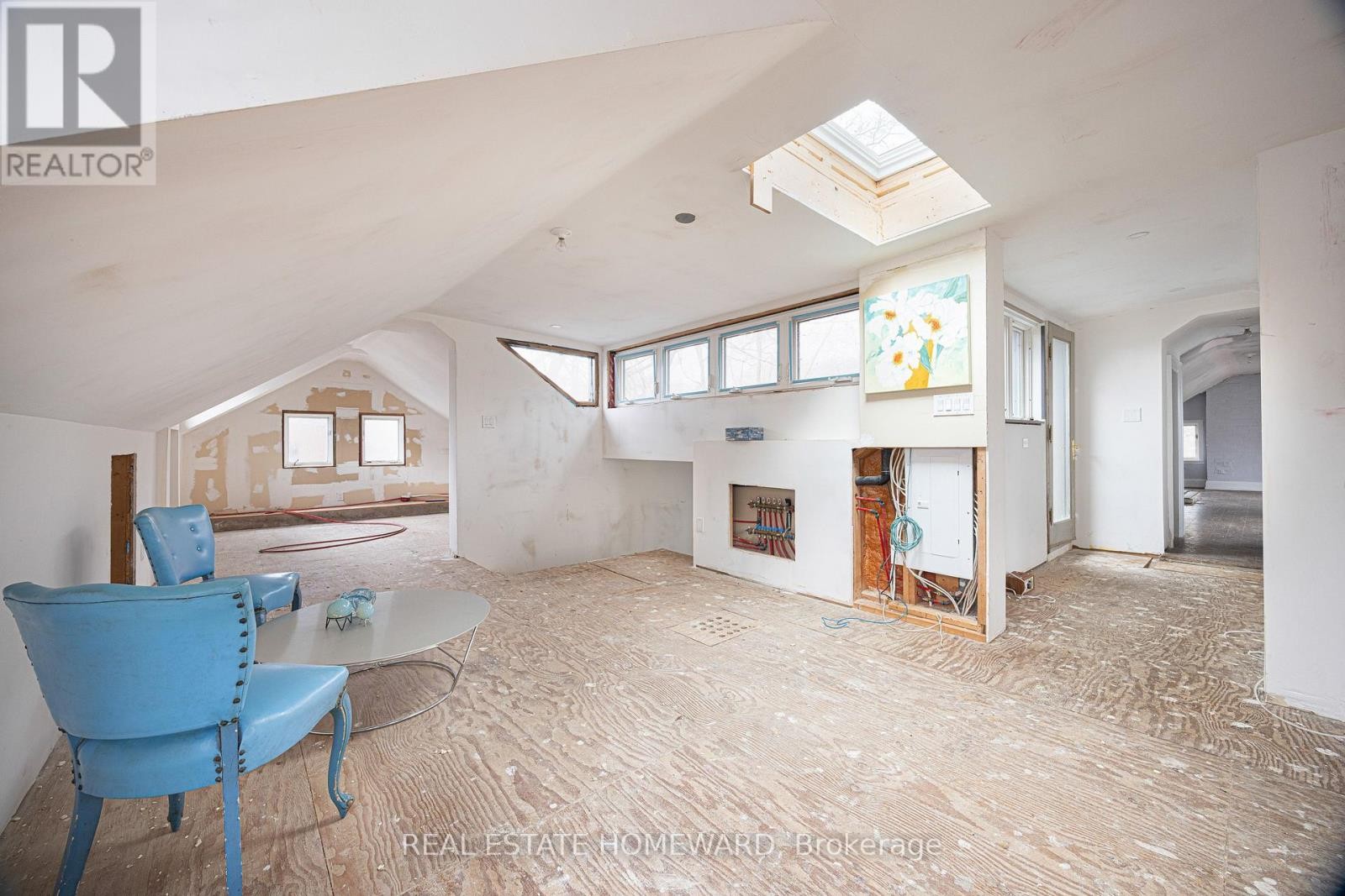 












3025 QUEEN STREET E

,
Toronto (Birchcliffe-Cliffside),




Ontario
M1N1A5

