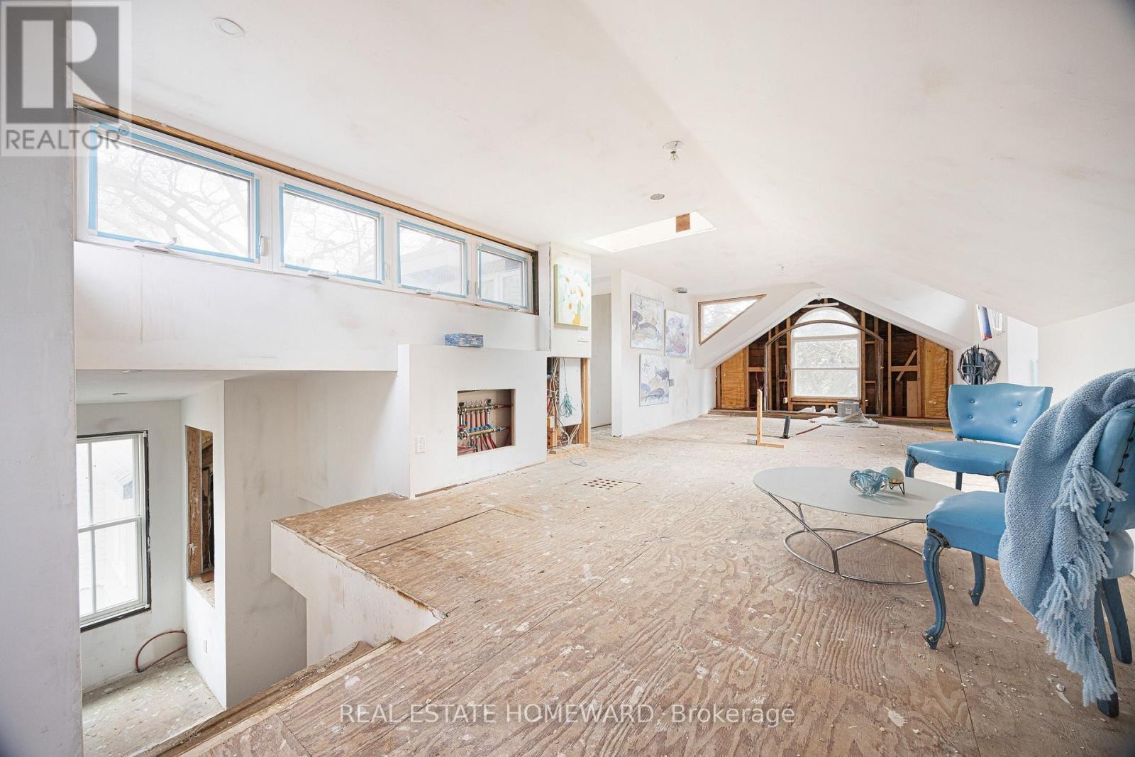 












3025 QUEEN STREET E

,
Toronto (Birchcliffe-Cliffside),




Ontario
M1N1A5

