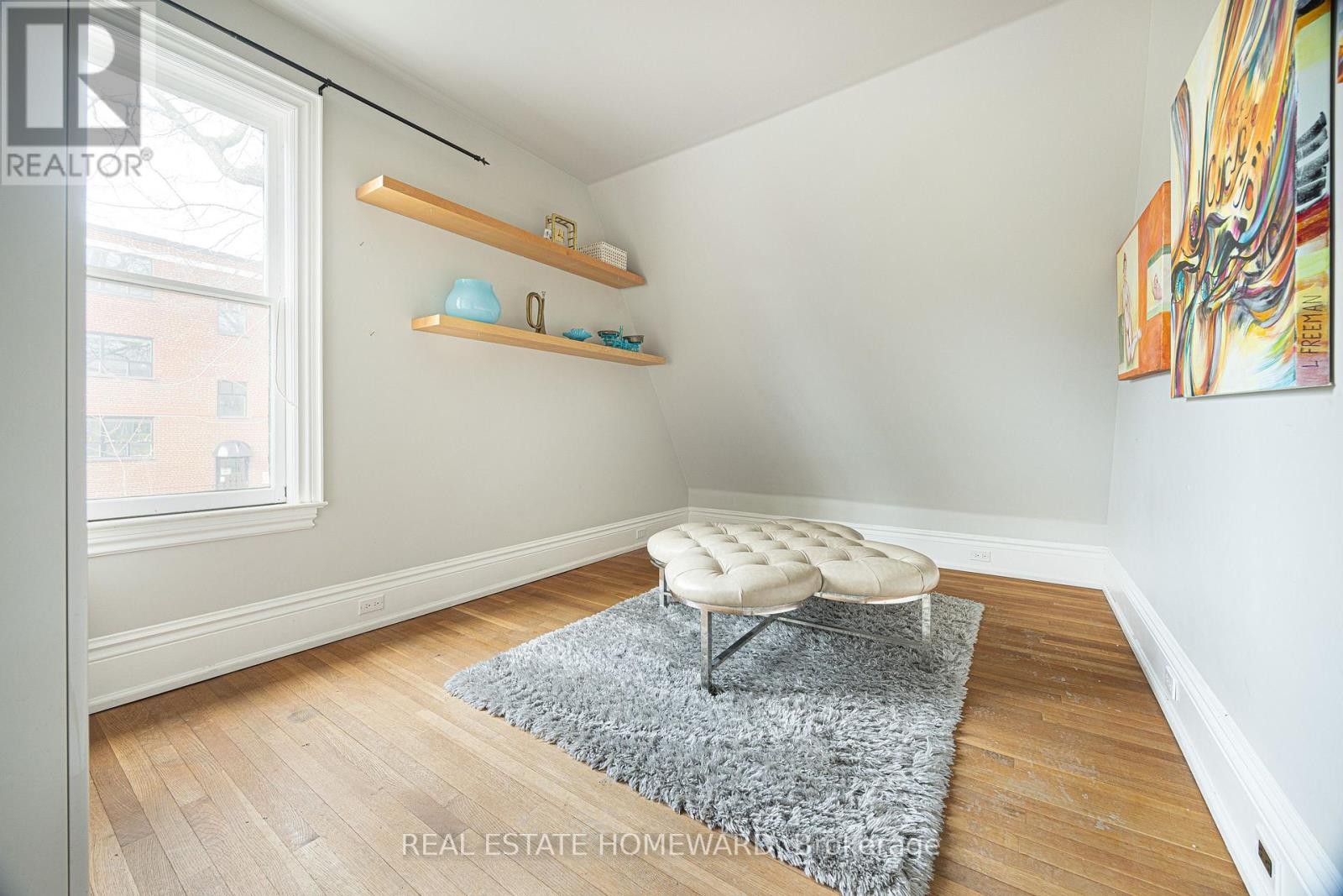 












3025 QUEEN STREET E

,
Toronto (Birchcliffe-Cliffside),




Ontario
M1N1A5

