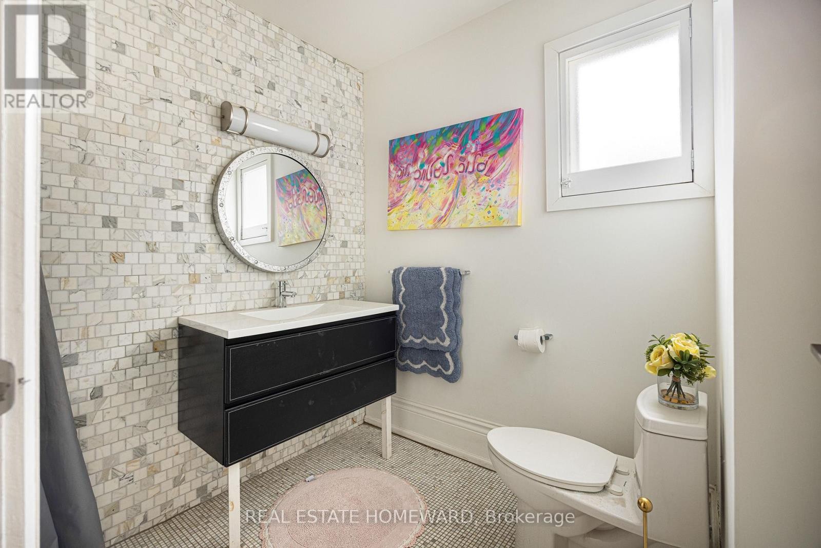 












3025 QUEEN STREET E

,
Toronto (Birchcliffe-Cliffside),




Ontario
M1N1A5

