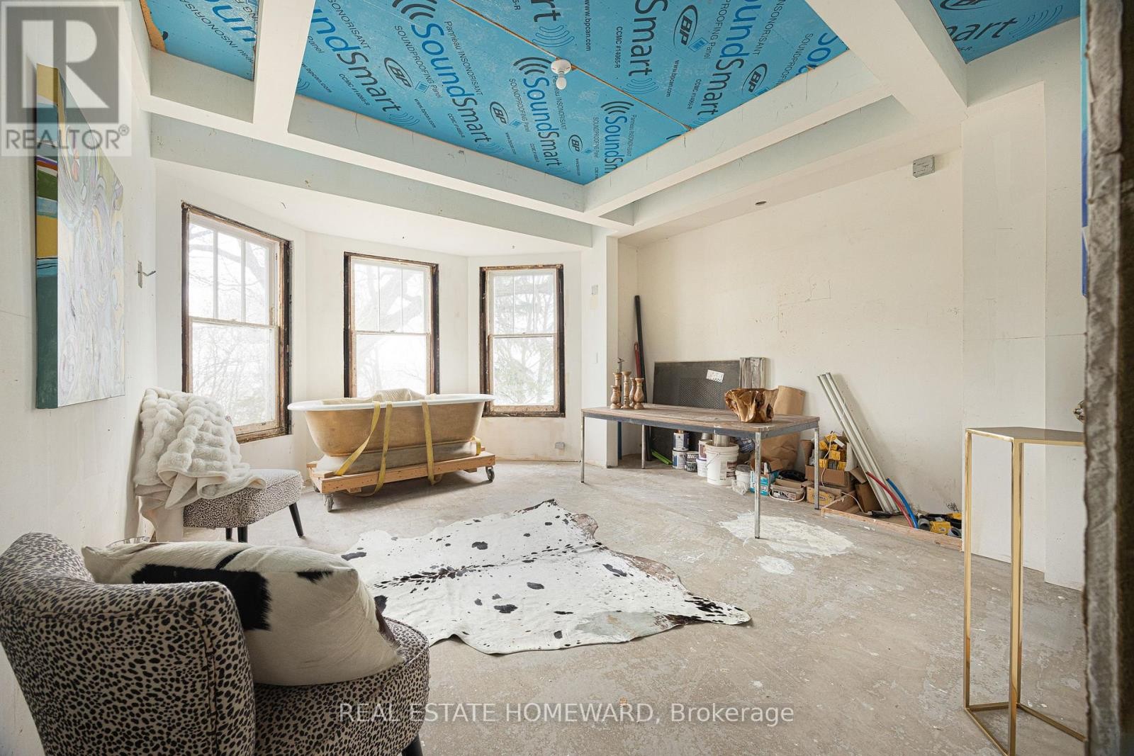 












3025 QUEEN STREET E

,
Toronto (Birchcliffe-Cliffside),




Ontario
M1N1A5

