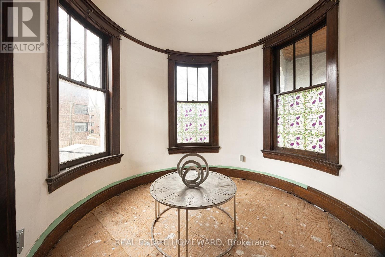 












3025 QUEEN STREET E

,
Toronto (Birchcliffe-Cliffside),




Ontario
M1N1A5

