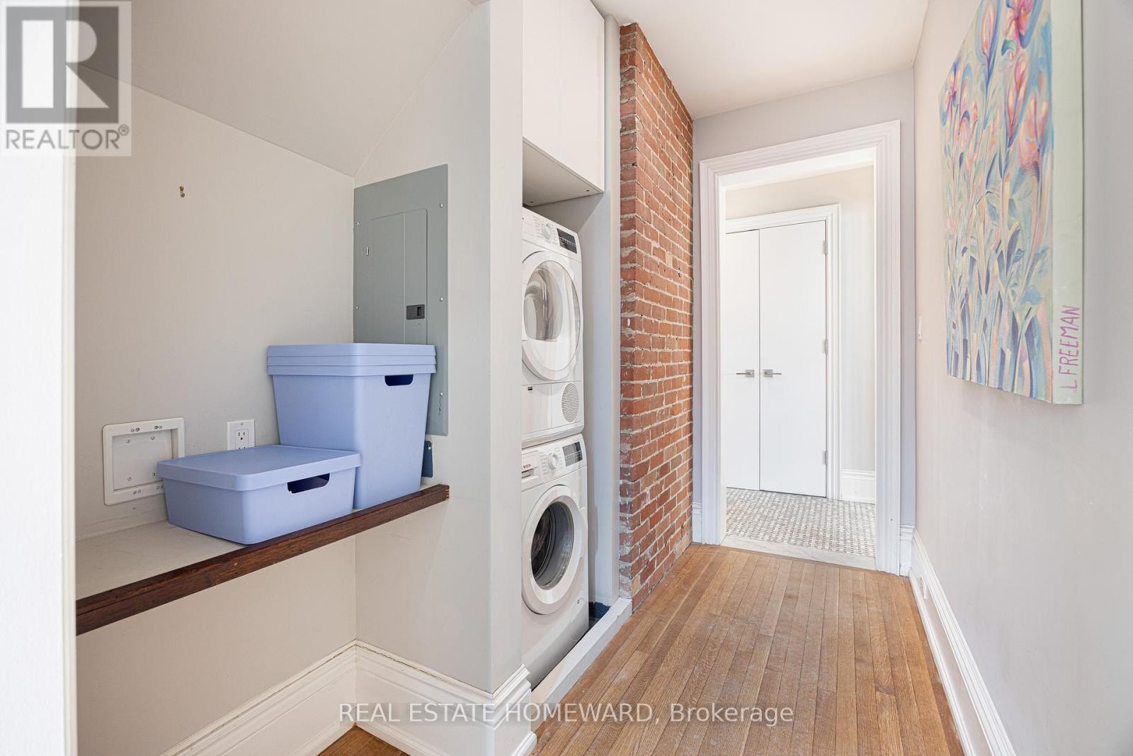 












3025 QUEEN STREET E

,
Toronto (Birchcliffe-Cliffside),




Ontario
M1N1A5

