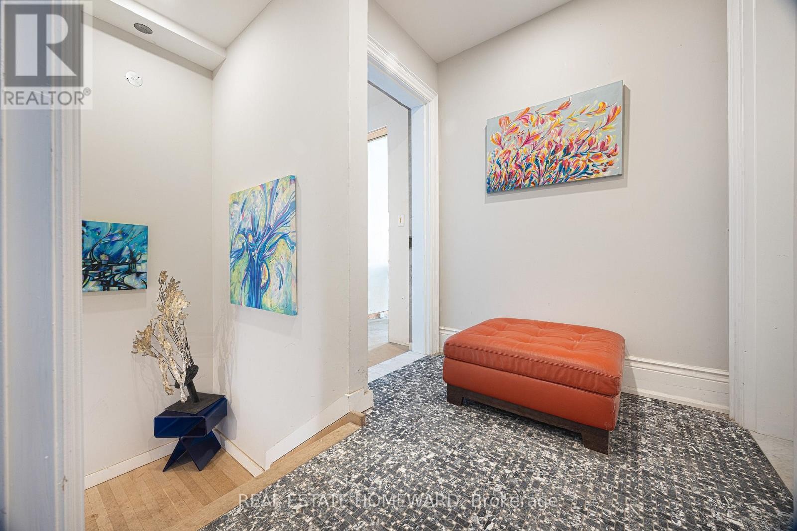 












3025 QUEEN STREET E

,
Toronto (Birchcliffe-Cliffside),




Ontario
M1N1A5

