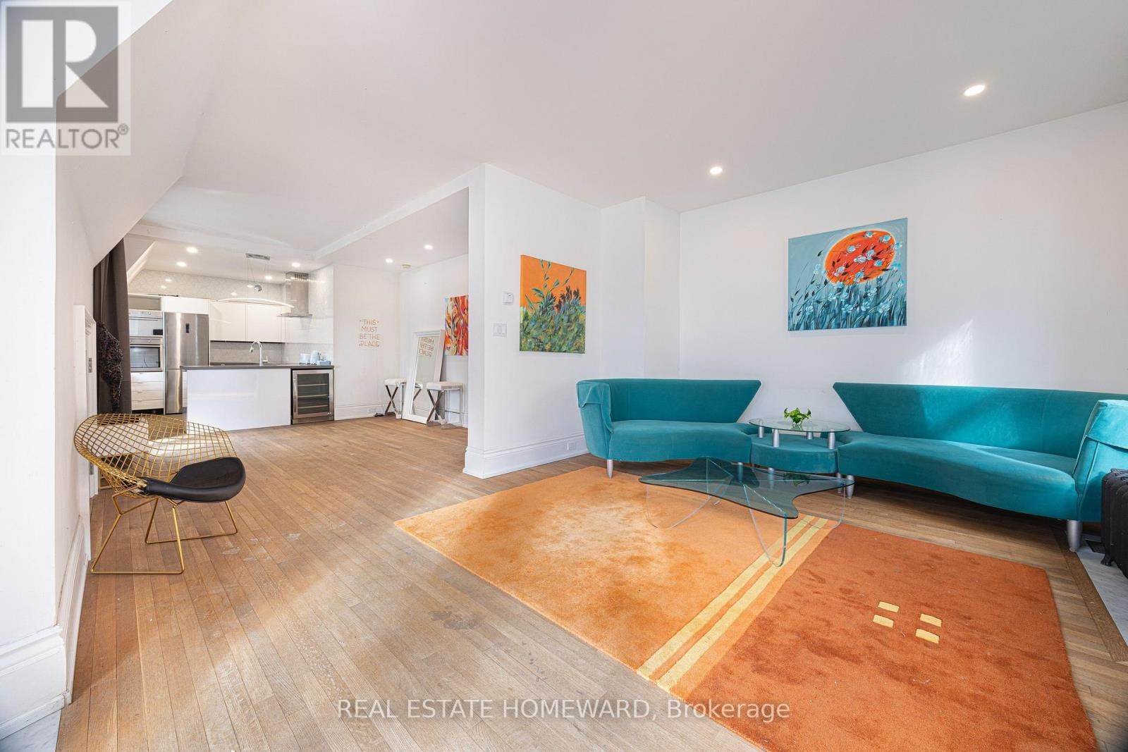 












3025 QUEEN STREET E

,
Toronto (Birchcliffe-Cliffside),




Ontario
M1N1A5

