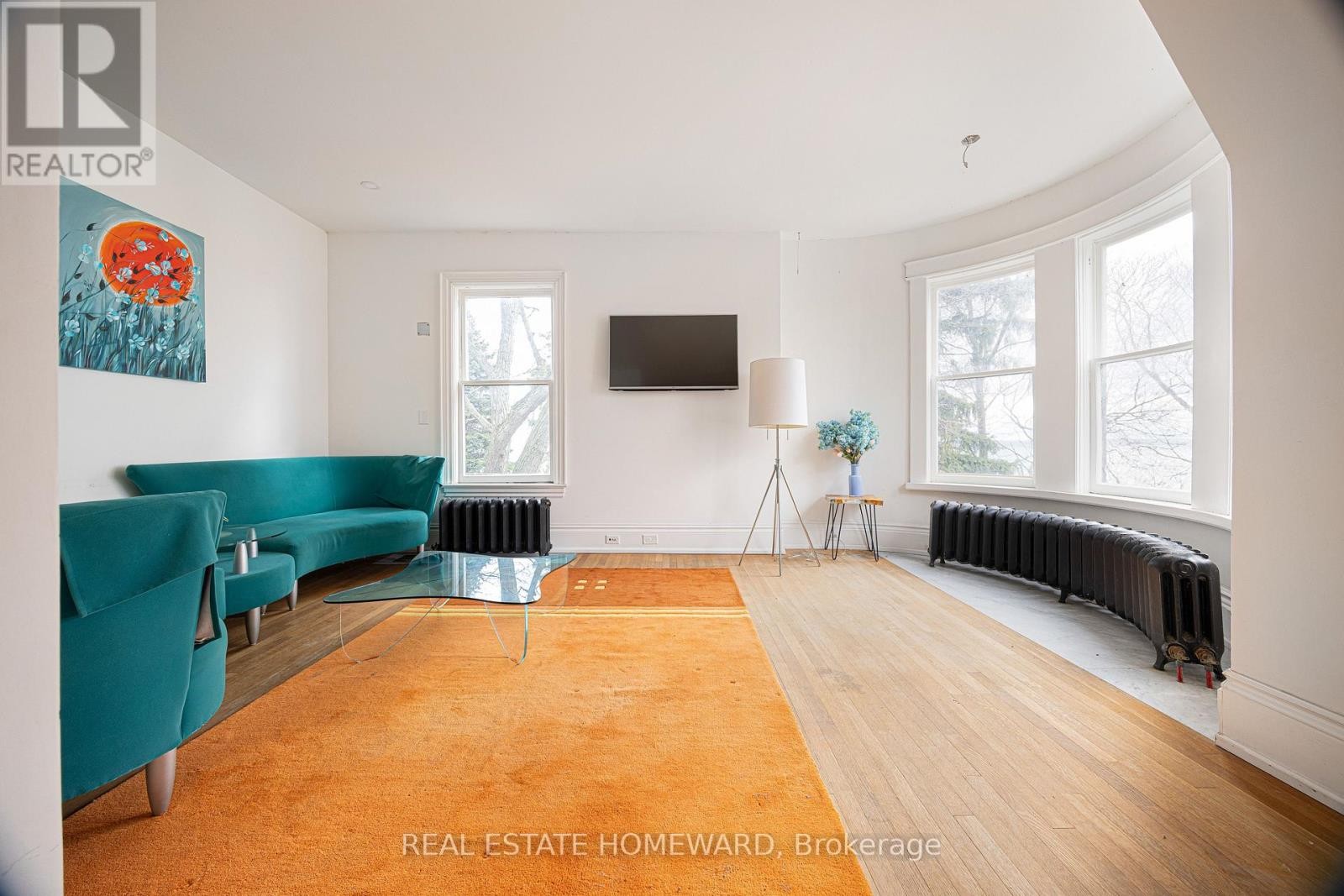 












3025 QUEEN STREET E

,
Toronto (Birchcliffe-Cliffside),




Ontario
M1N1A5

