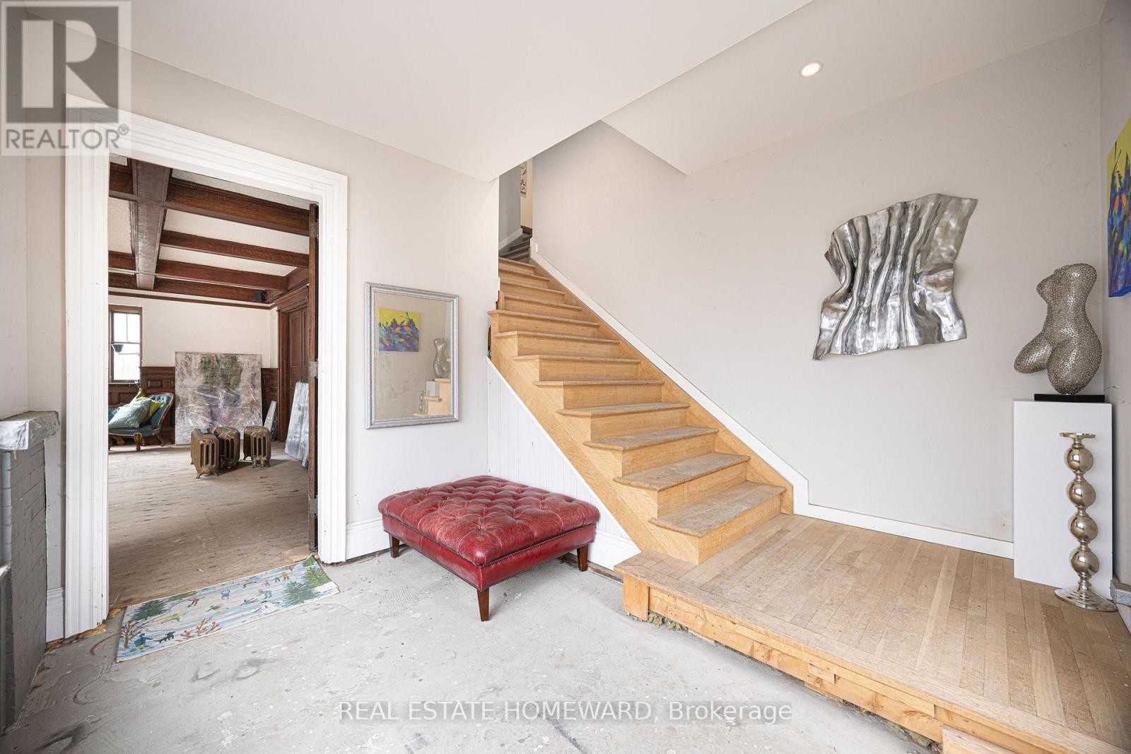 












3025 QUEEN STREET E

,
Toronto (Birchcliffe-Cliffside),




Ontario
M1N1A5

