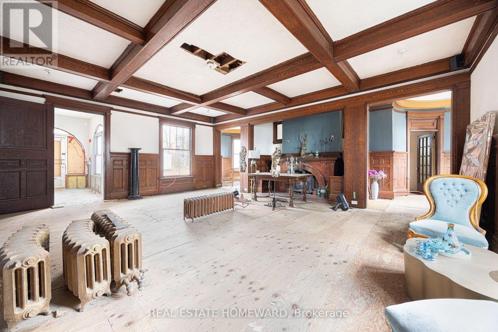 












3025 QUEEN STREET E

,
Toronto (Birchcliffe-Cliffside),




Ontario
M1N1A5

