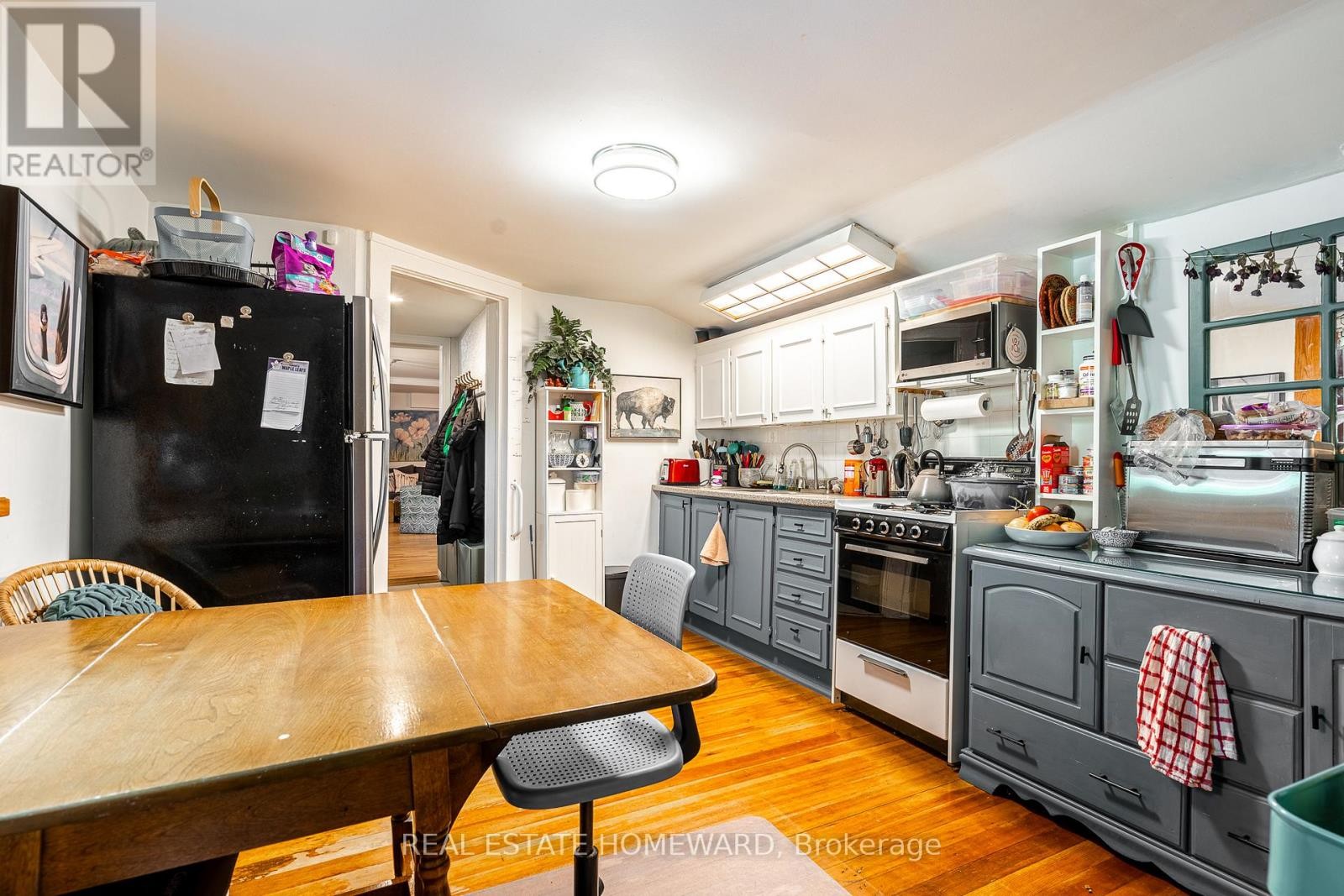 












3025 QUEEN STREET E

,
Toronto (Birchcliffe-Cliffside),




Ontario
M1N1A5

