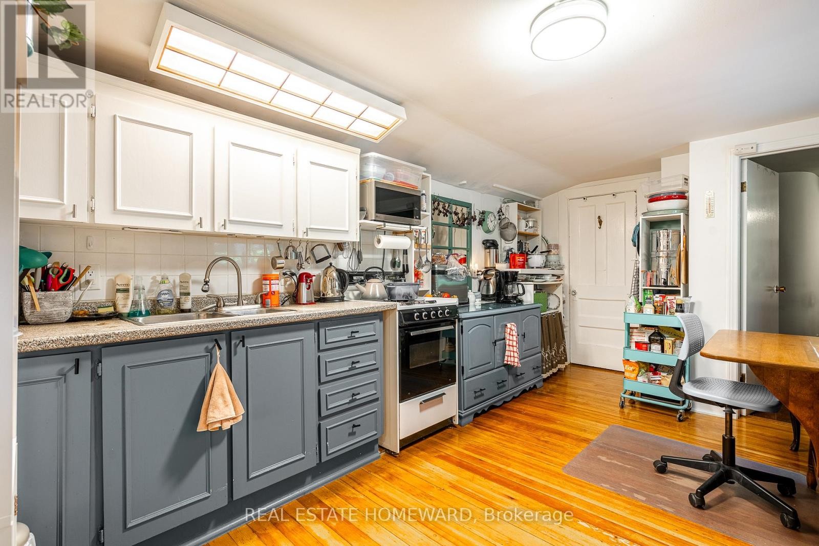 












3025 QUEEN STREET E

,
Toronto (Birchcliffe-Cliffside),




Ontario
M1N1A5

