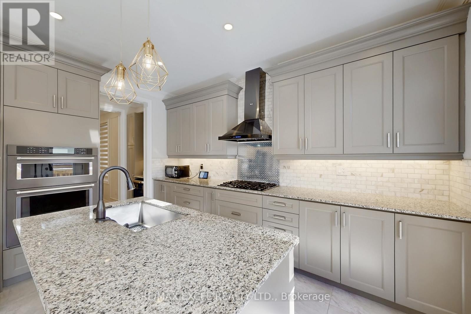 












70 SWORDFISH DRIVE

,
Whitby (Lynde Creek),




Ontario
L1P0K5

