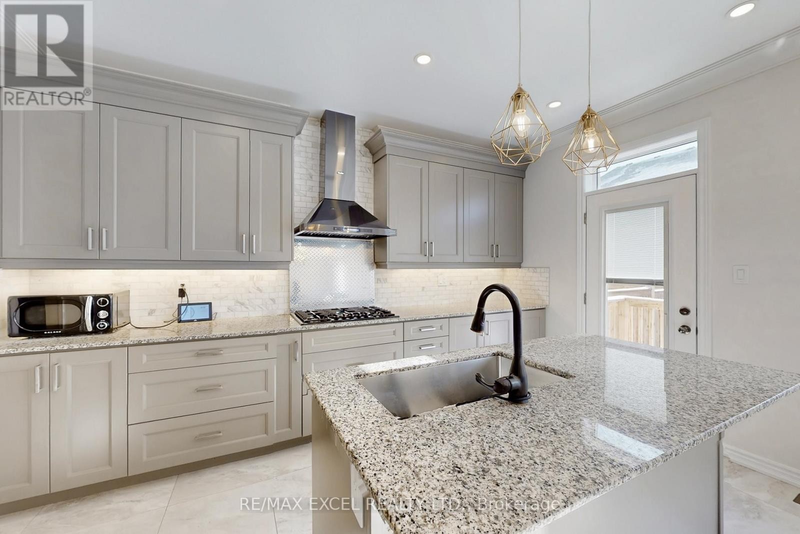 












70 SWORDFISH DRIVE

,
Whitby (Lynde Creek),




Ontario
L1P0K5

