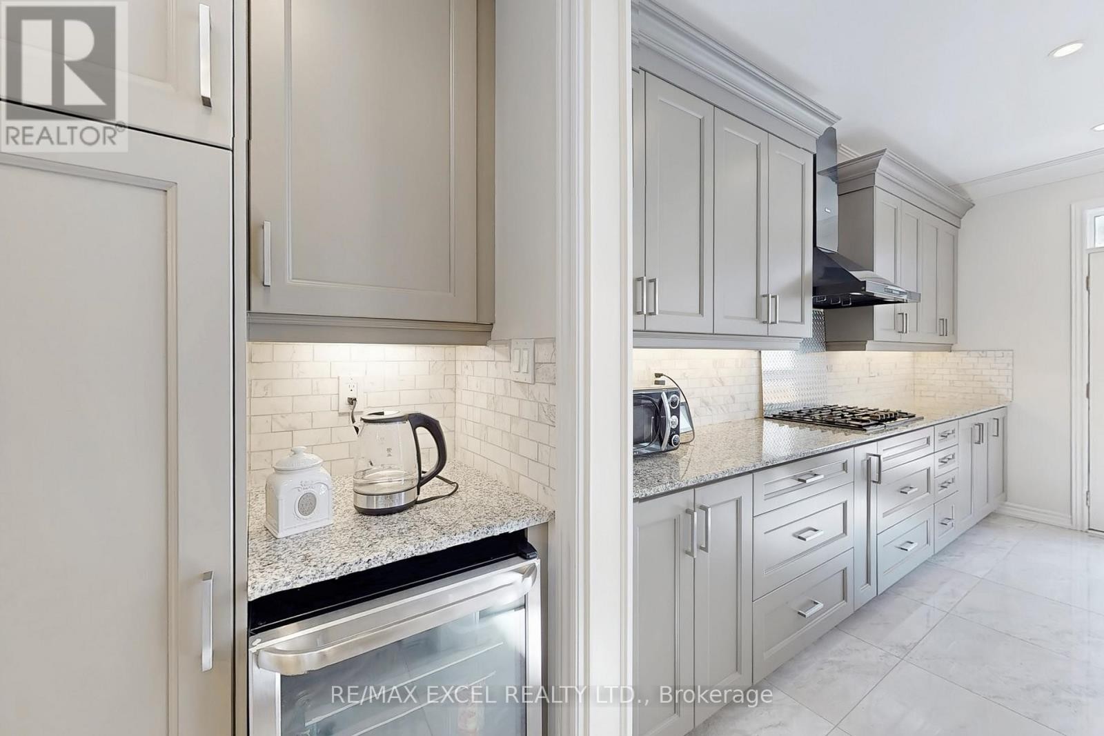 












70 SWORDFISH DRIVE

,
Whitby (Lynde Creek),




Ontario
L1P0K5

