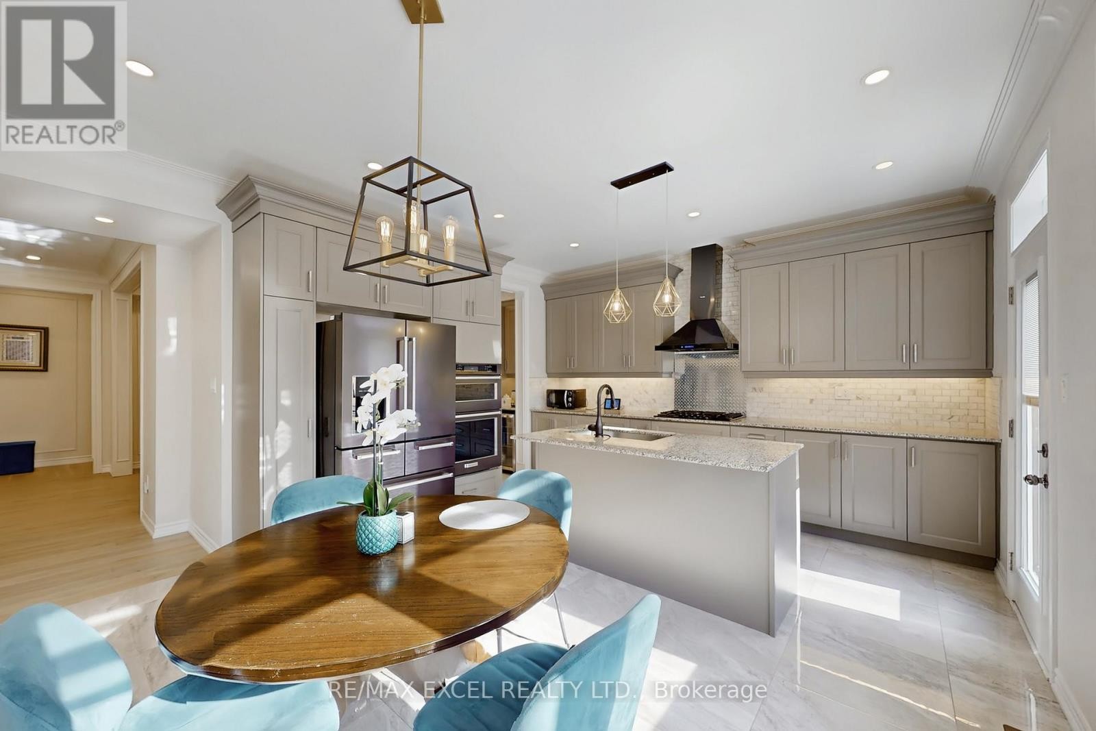 












70 SWORDFISH DRIVE

,
Whitby (Lynde Creek),




Ontario
L1P0K5

