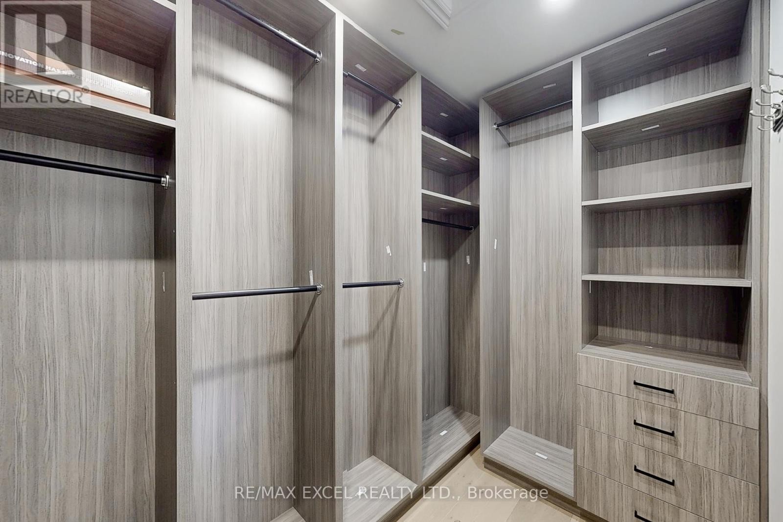 












70 SWORDFISH DRIVE

,
Whitby (Lynde Creek),




Ontario
L1P0K5

