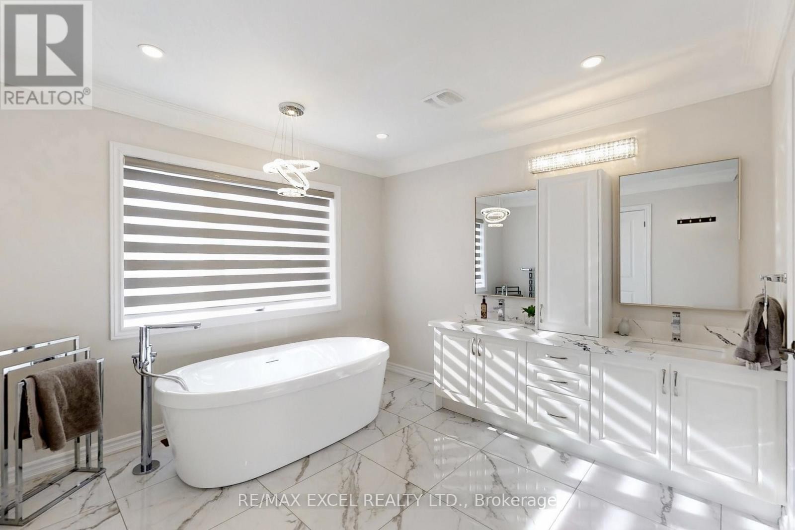 












70 SWORDFISH DRIVE

,
Whitby (Lynde Creek),




Ontario
L1P0K5

