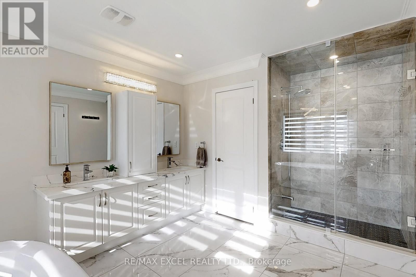 












70 SWORDFISH DRIVE

,
Whitby (Lynde Creek),




Ontario
L1P0K5

