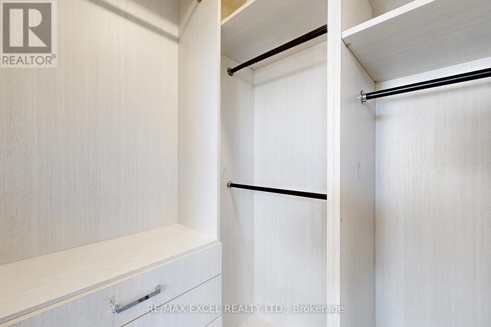 












70 SWORDFISH DRIVE

,
Whitby (Lynde Creek),




Ontario
L1P0K5

