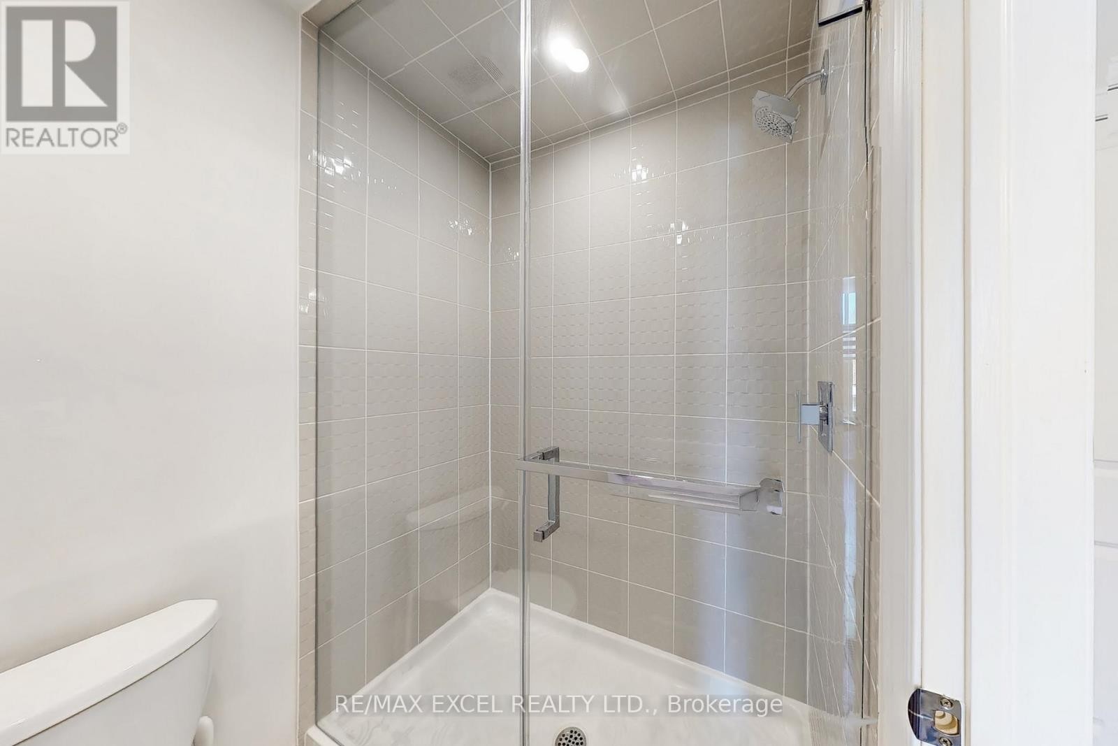 












70 SWORDFISH DRIVE

,
Whitby (Lynde Creek),




Ontario
L1P0K5

