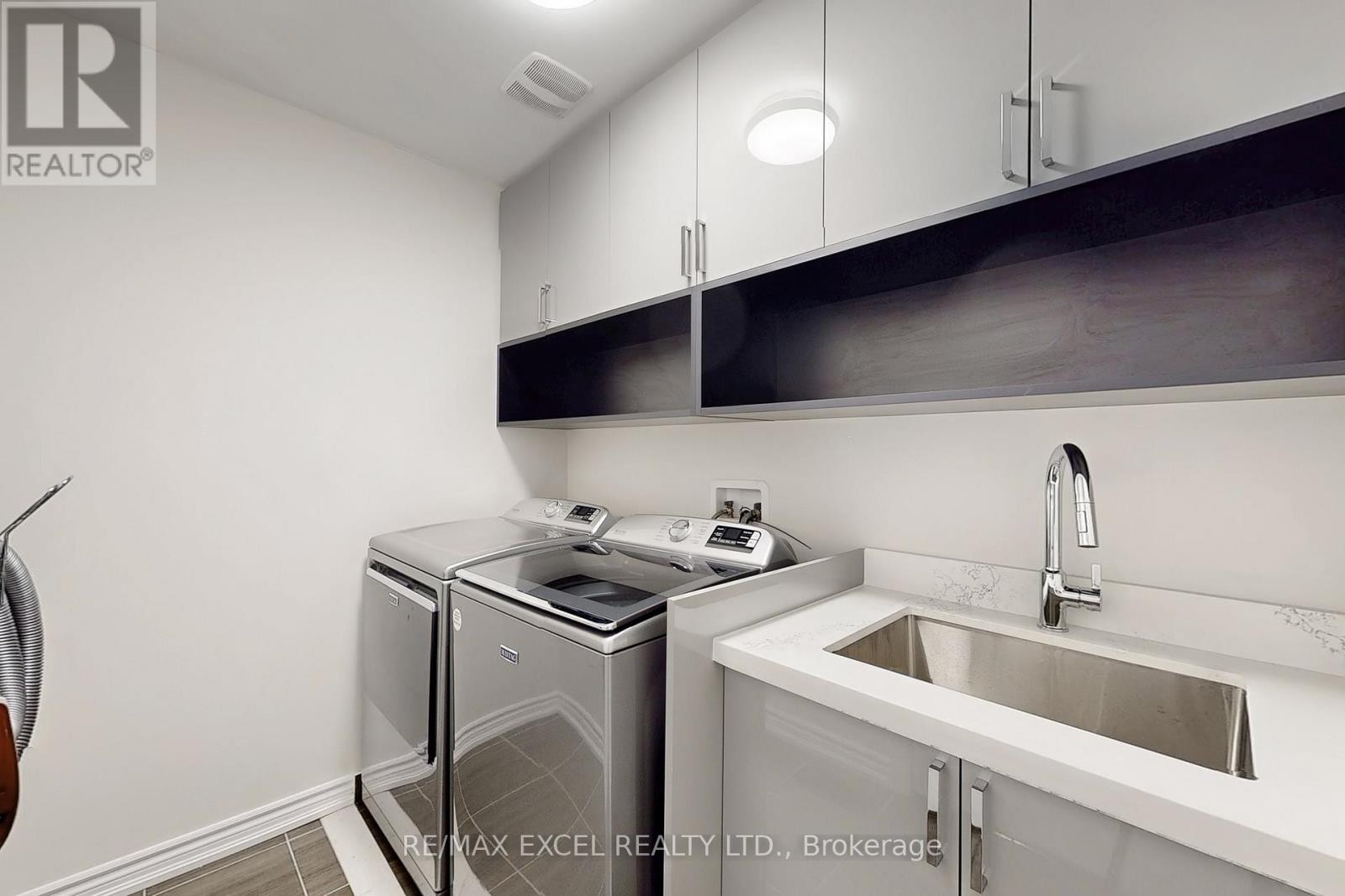 












70 SWORDFISH DRIVE

,
Whitby (Lynde Creek),




Ontario
L1P0K5

