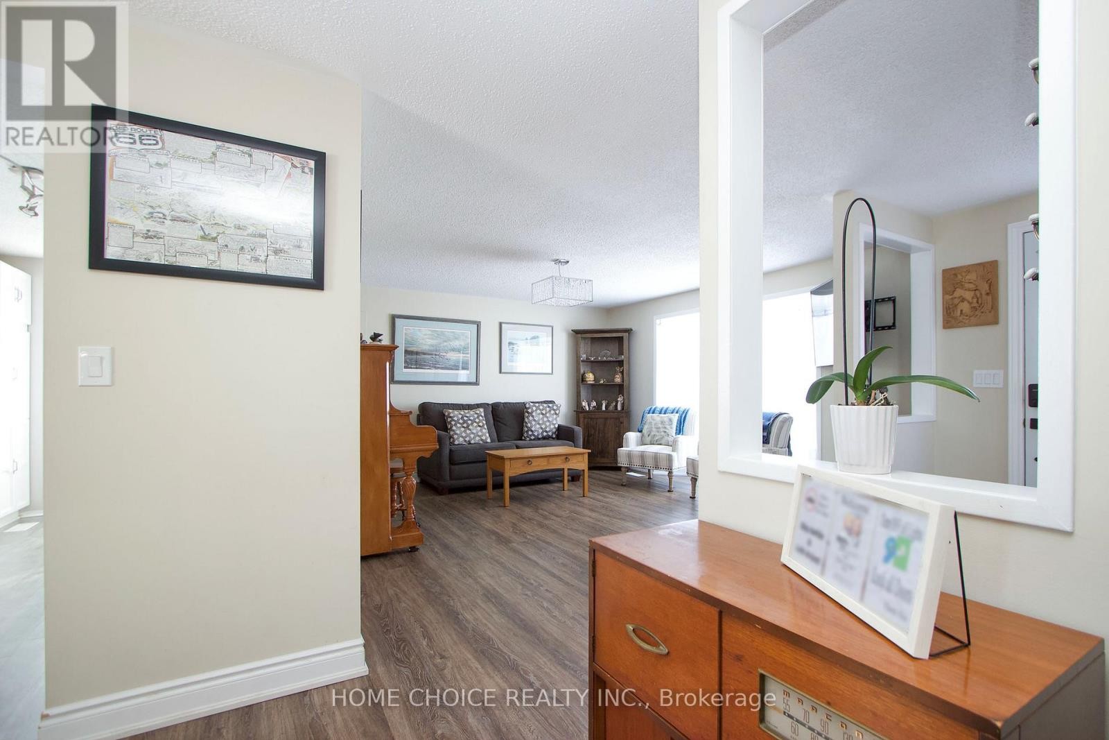 












87 BLUFFS ROAD

,
Clarington (Newcastle),




Ontario
L1B1B9

