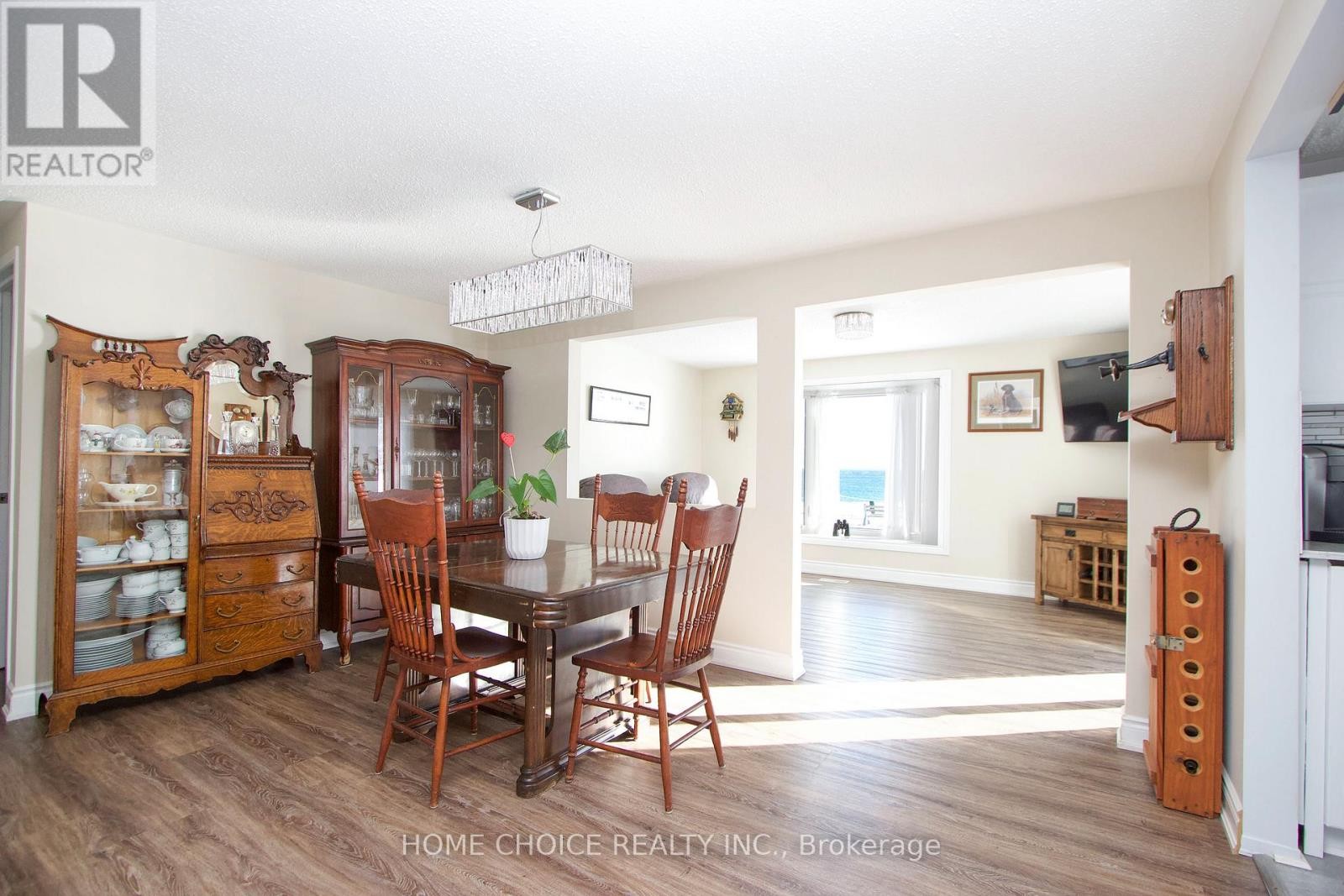 












87 BLUFFS ROAD

,
Clarington (Newcastle),




Ontario
L1B1B9

