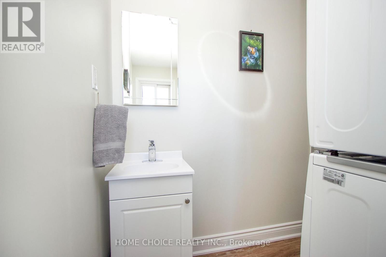 












87 BLUFFS ROAD

,
Clarington (Newcastle),




Ontario
L1B1B9

