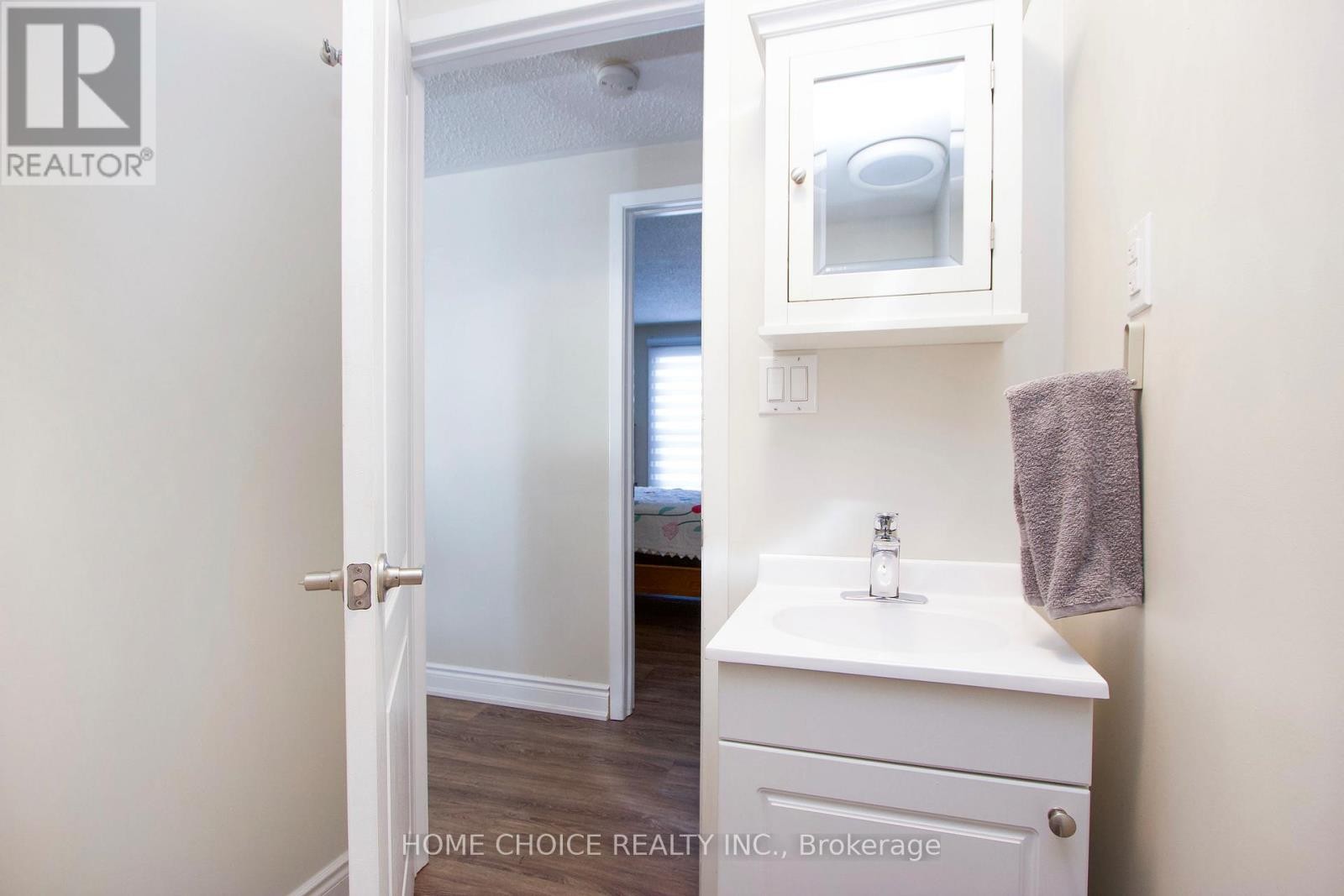 












87 BLUFFS ROAD

,
Clarington (Newcastle),




Ontario
L1B1B9

