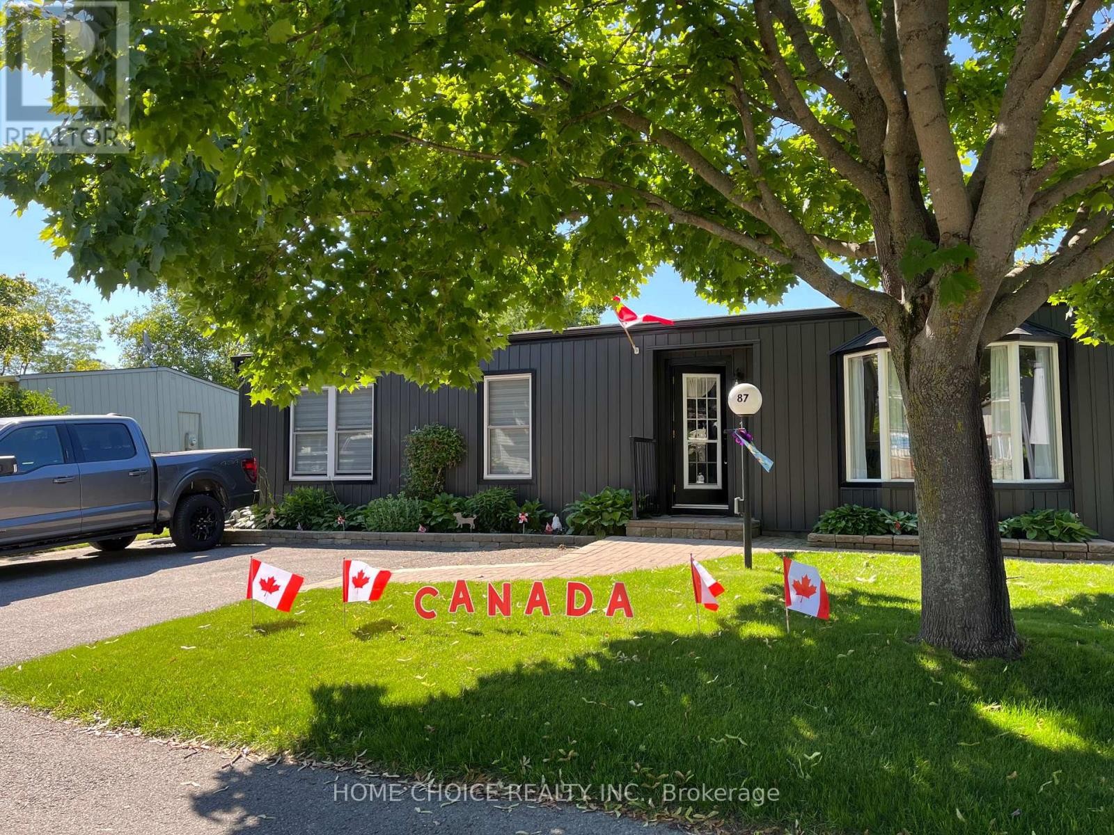












87 BLUFFS ROAD

,
Clarington (Newcastle),




Ontario
L1B1B9

