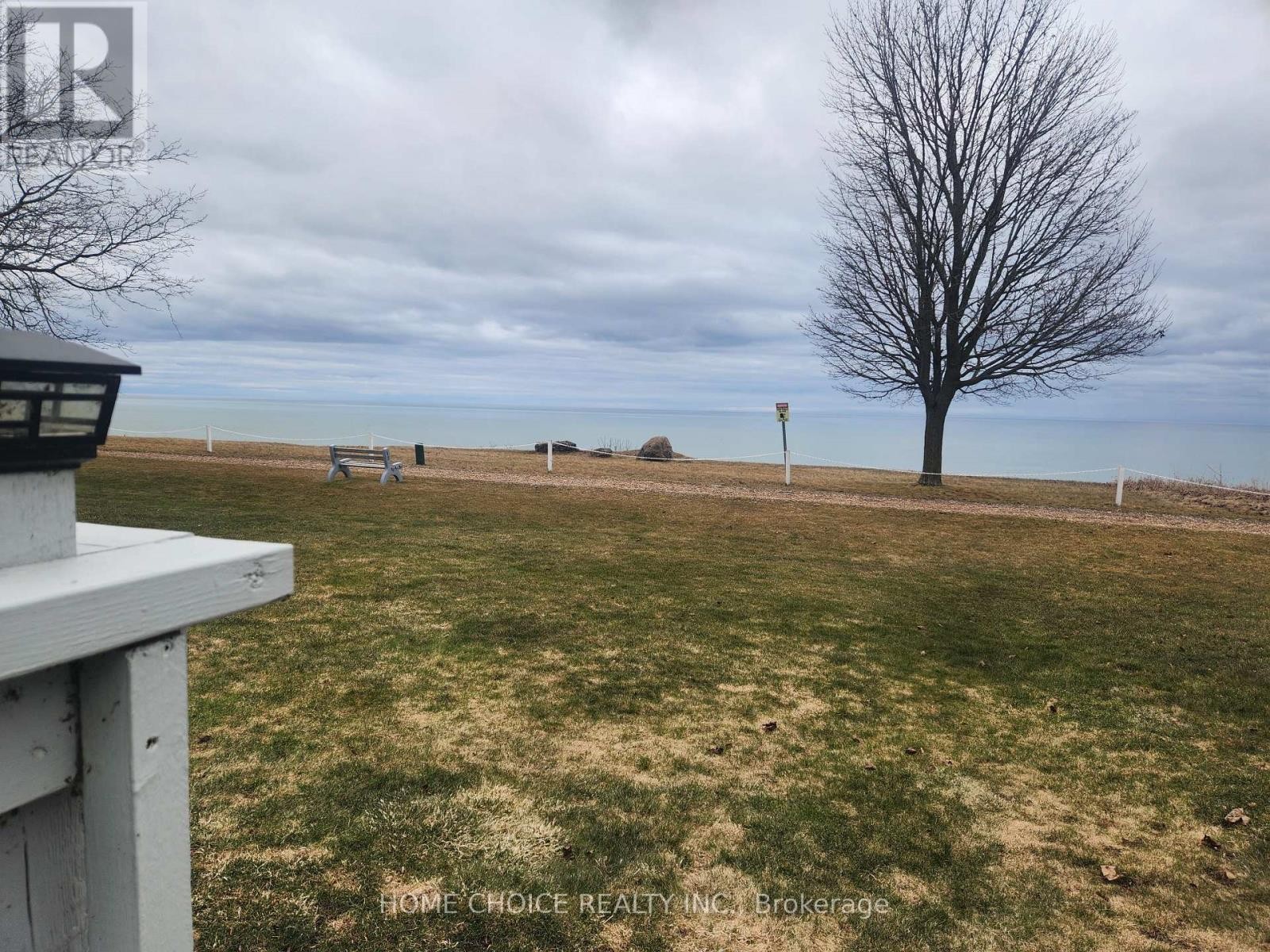 












87 BLUFFS ROAD

,
Clarington (Newcastle),




Ontario
L1B1B9

