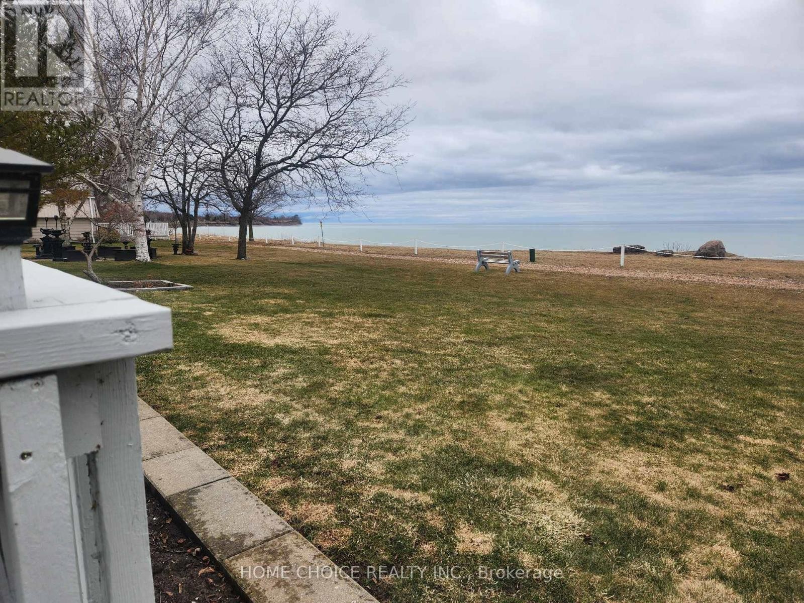 












87 BLUFFS ROAD

,
Clarington (Newcastle),




Ontario
L1B1B9

