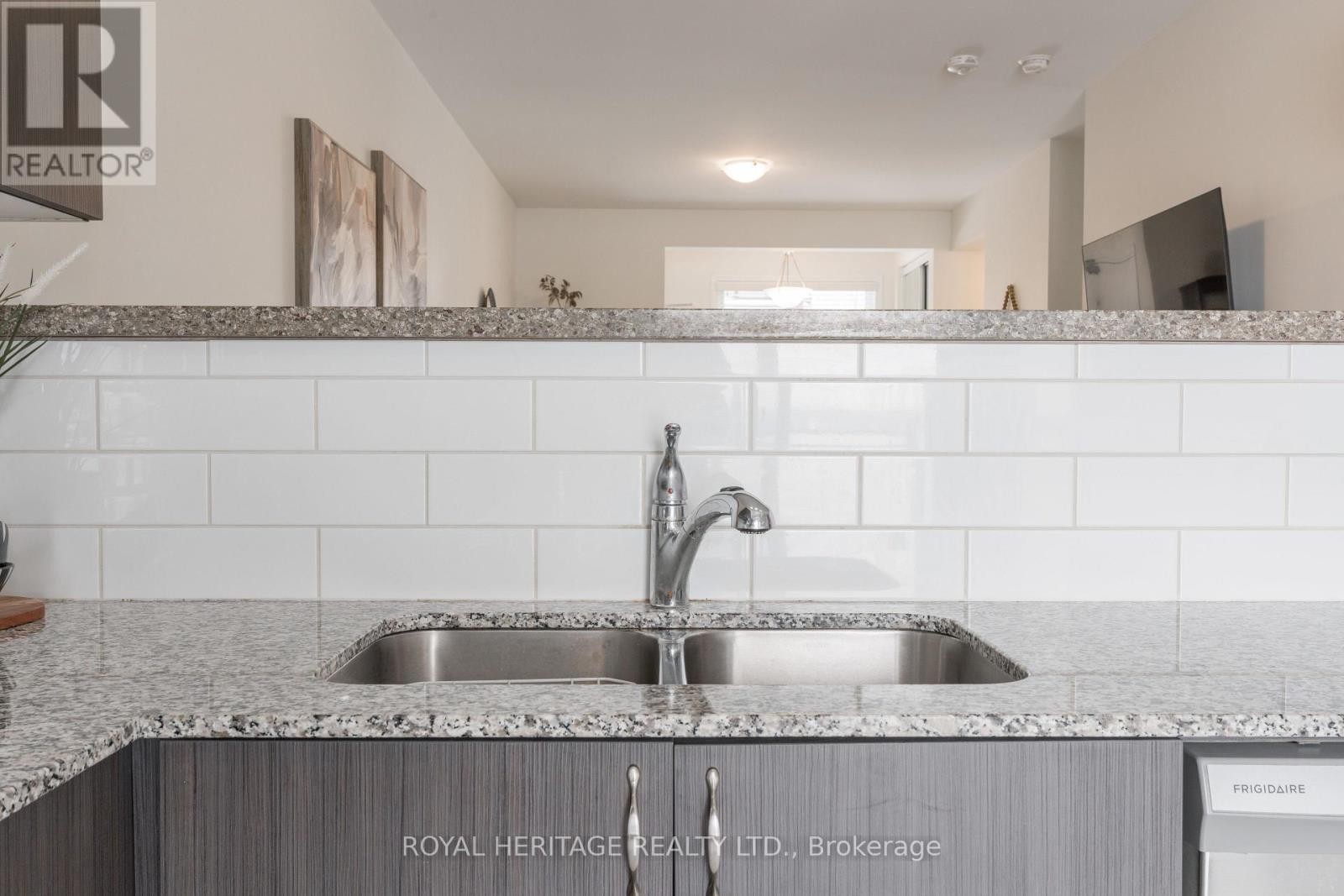 












512 - 1148 DRAGONFLY AVENUE

,
Pickering,




Ontario
L1X0H5

