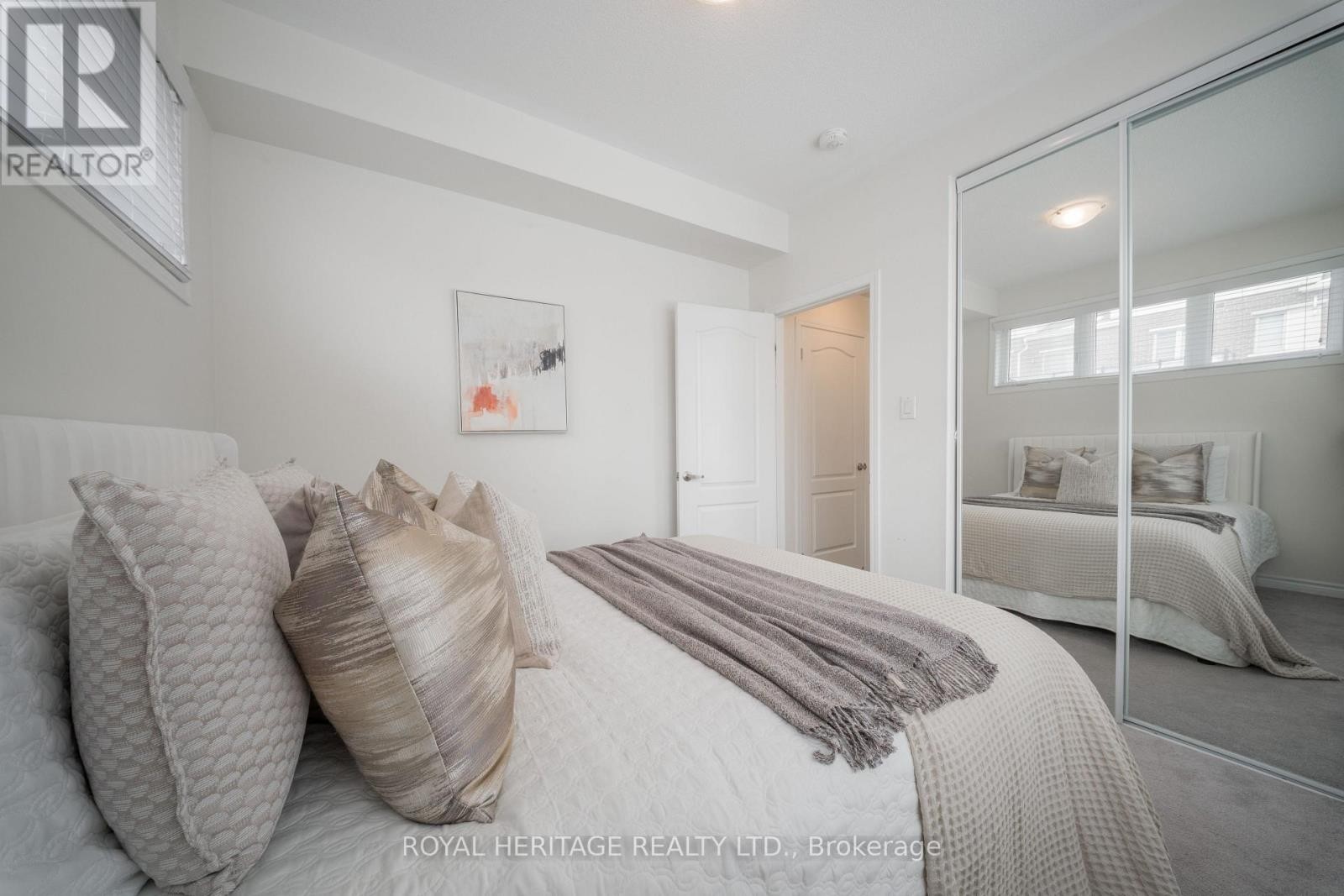 












512 - 1148 DRAGONFLY AVENUE

,
Pickering,




Ontario
L1X0H5

