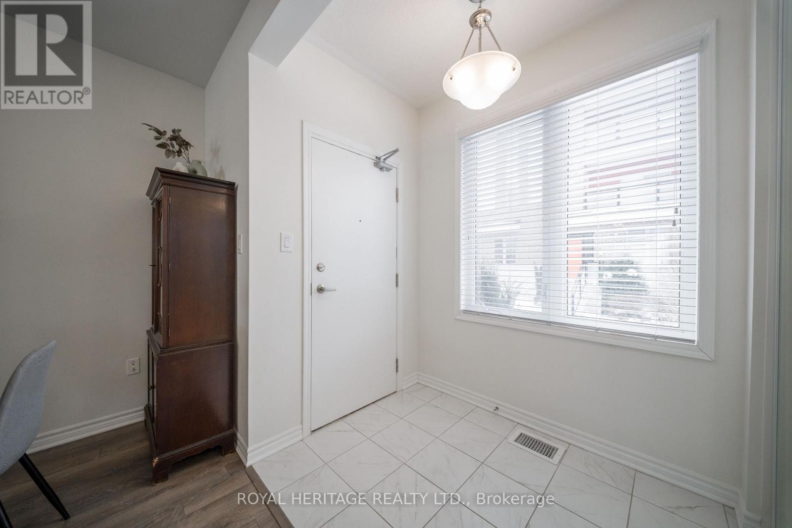 












512 - 1148 DRAGONFLY AVENUE

,
Pickering,




Ontario
L1X0H5

