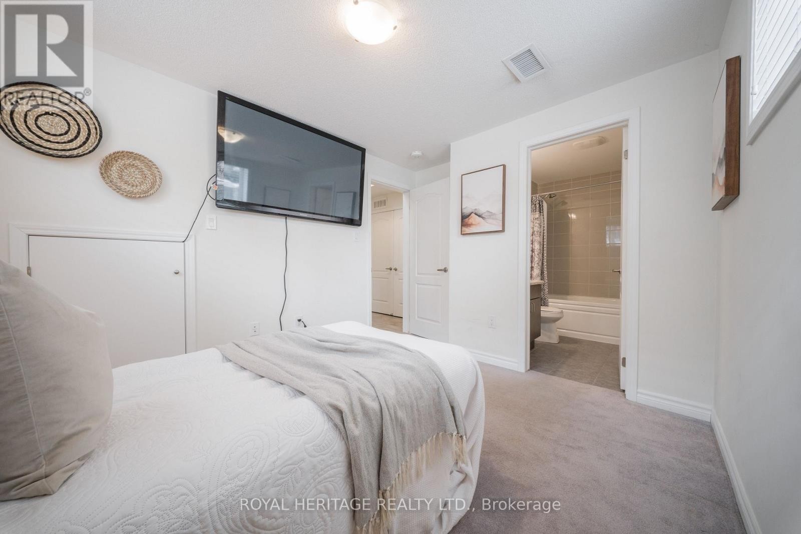 












512 - 1148 DRAGONFLY AVENUE

,
Pickering,




Ontario
L1X0H5

