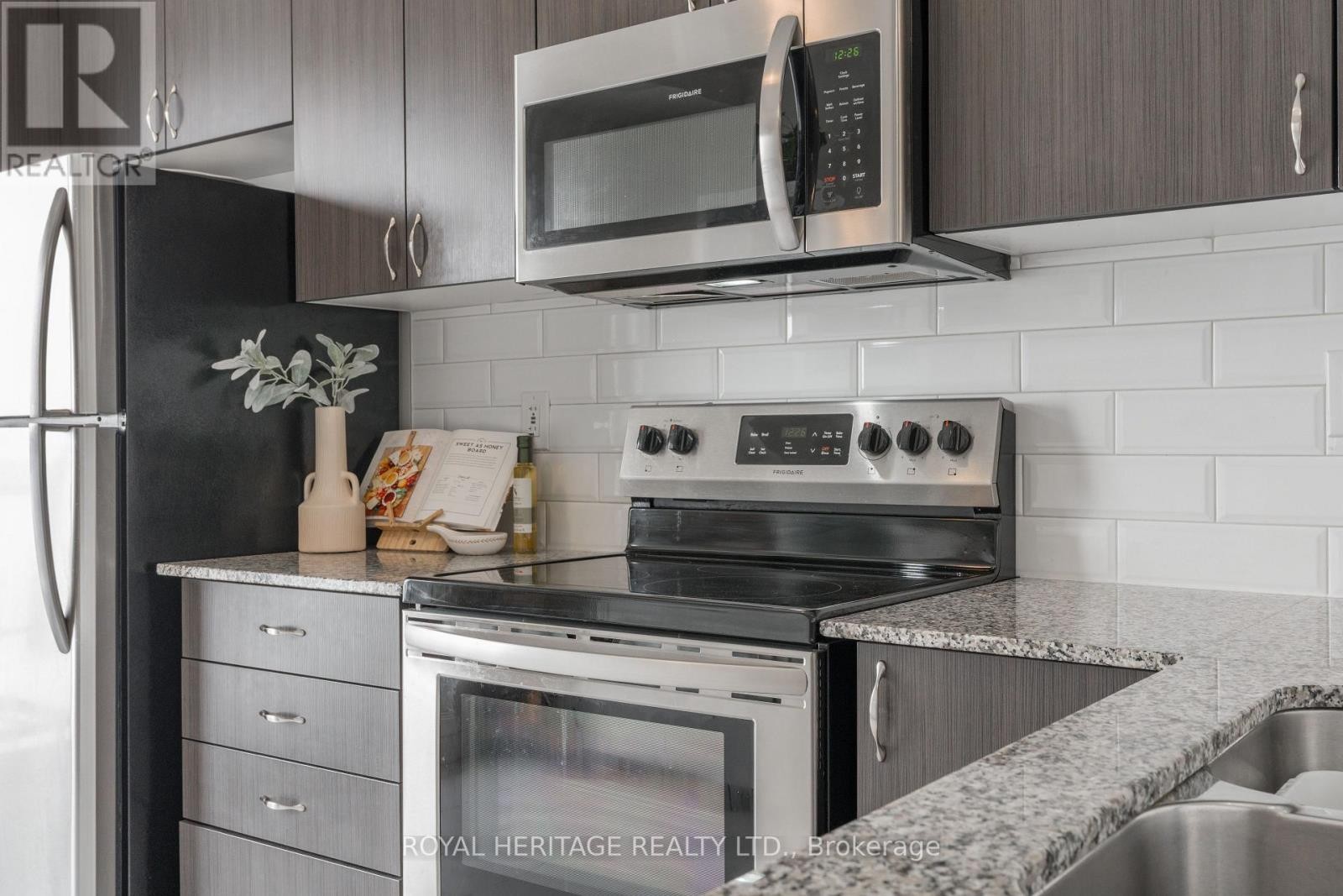 












512 - 1148 DRAGONFLY AVENUE

,
Pickering,




Ontario
L1X0H5

