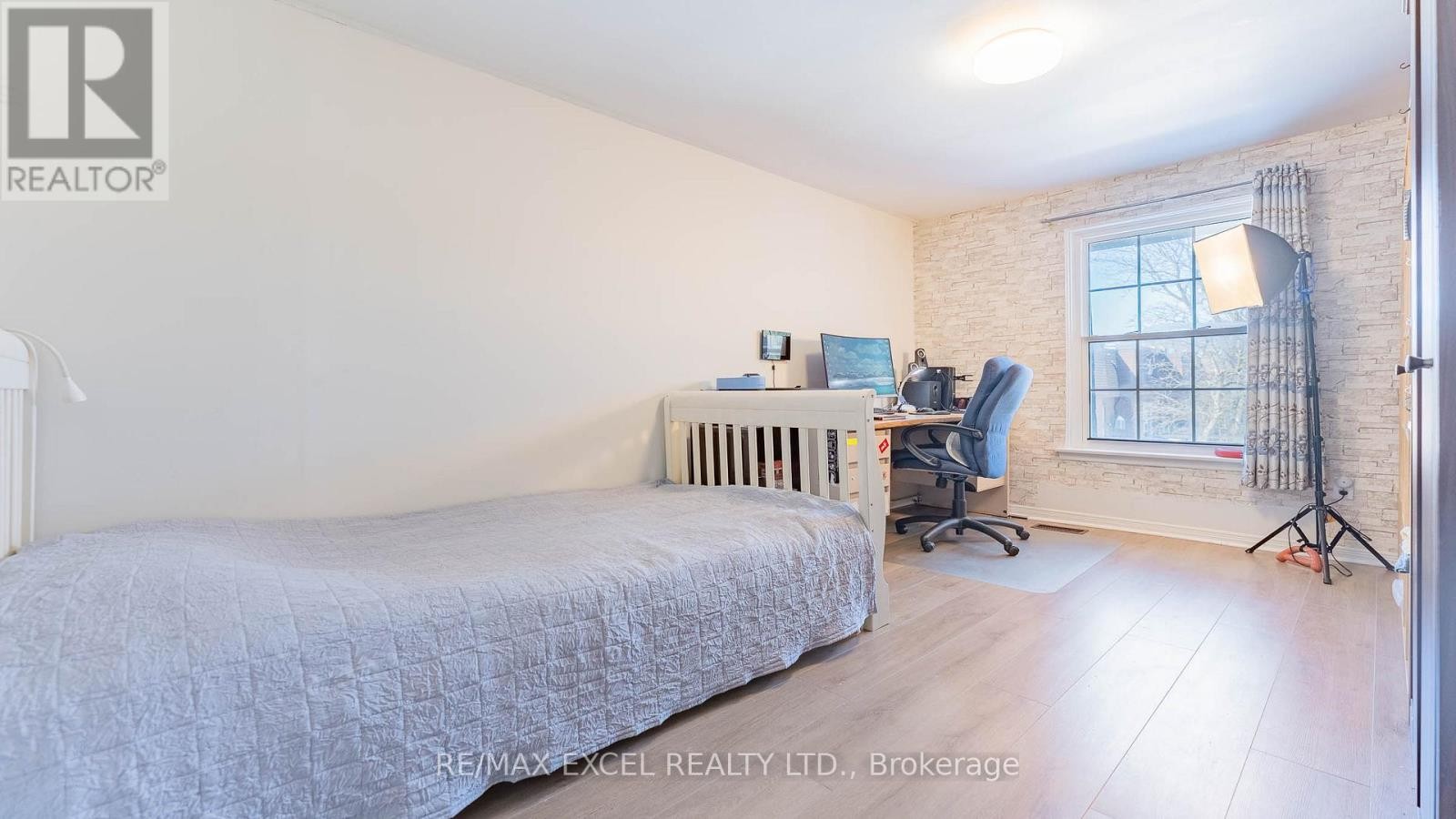 












1 - 20 CROCKAMHILL DRIVE

,
Toronto (Agincourt North),




Ontario
M1S3H1

