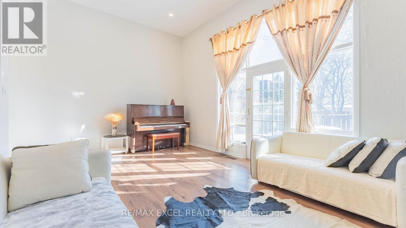 












1 - 20 CROCKAMHILL DRIVE

,
Toronto (Agincourt North),




Ontario
M1S3H1

