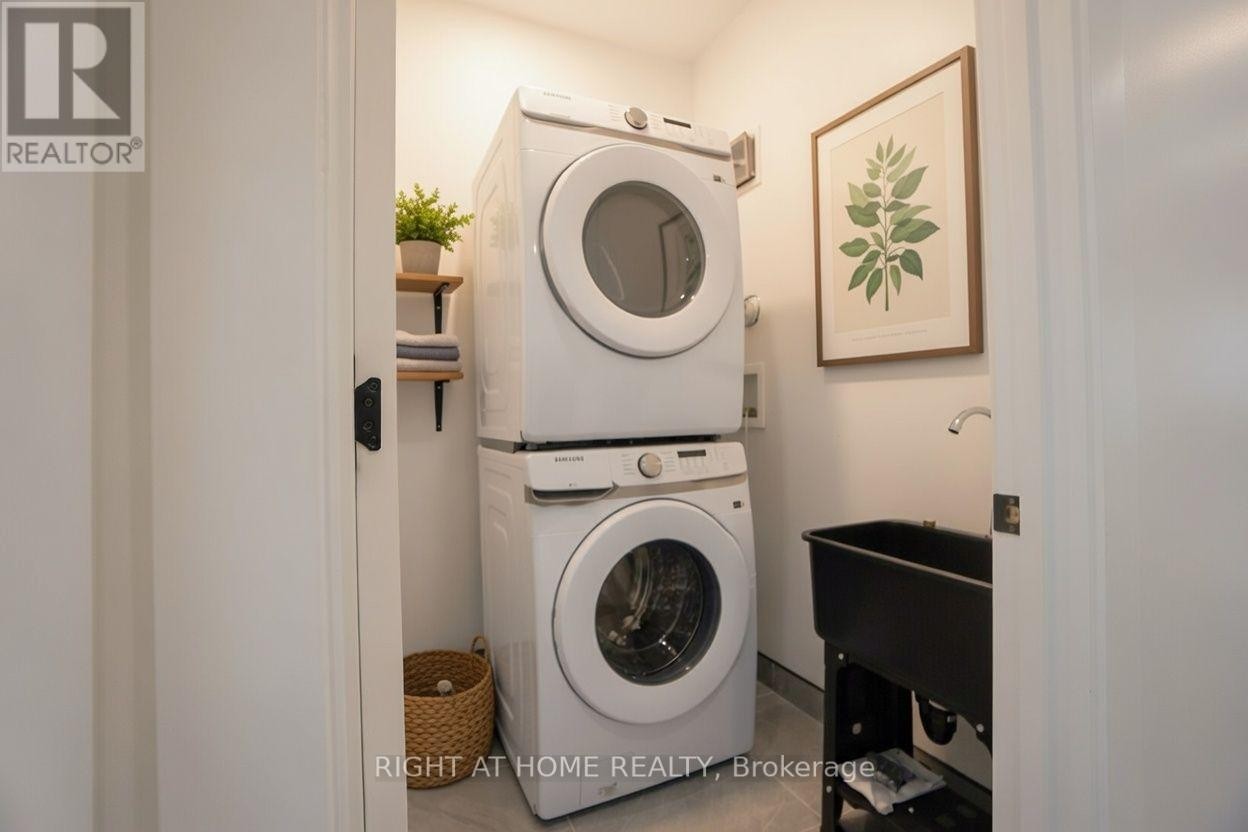 












1988 ROYAL ROAD

,
Pickering (Village East),




Ontario
L1V1Y2

