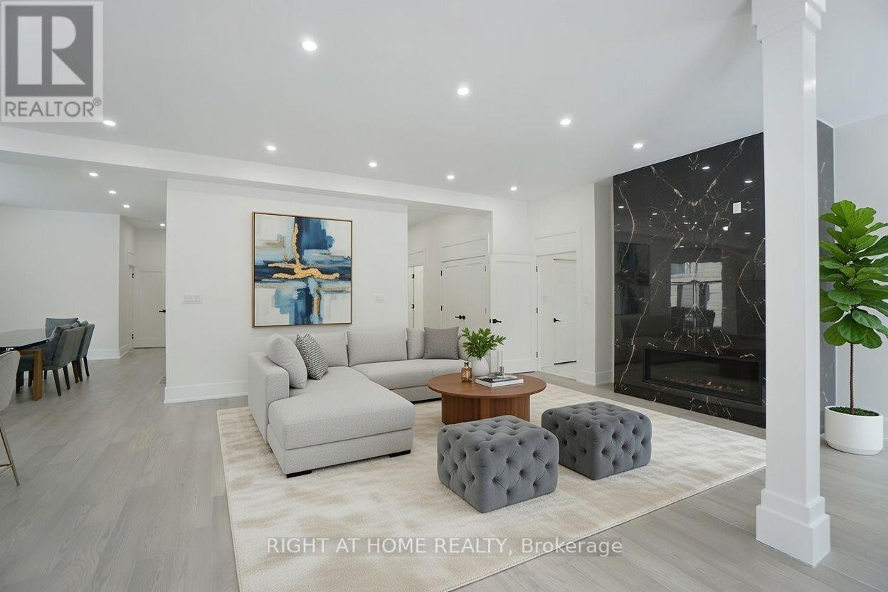 












1988 ROYAL ROAD

,
Pickering (Village East),




Ontario
L1V1Y2

