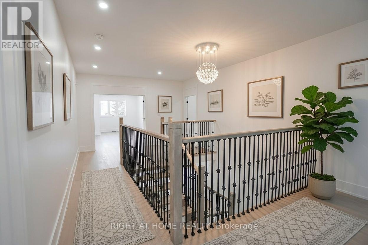 












1988 ROYAL ROAD

,
Pickering (Village East),




Ontario
L1V1Y2

