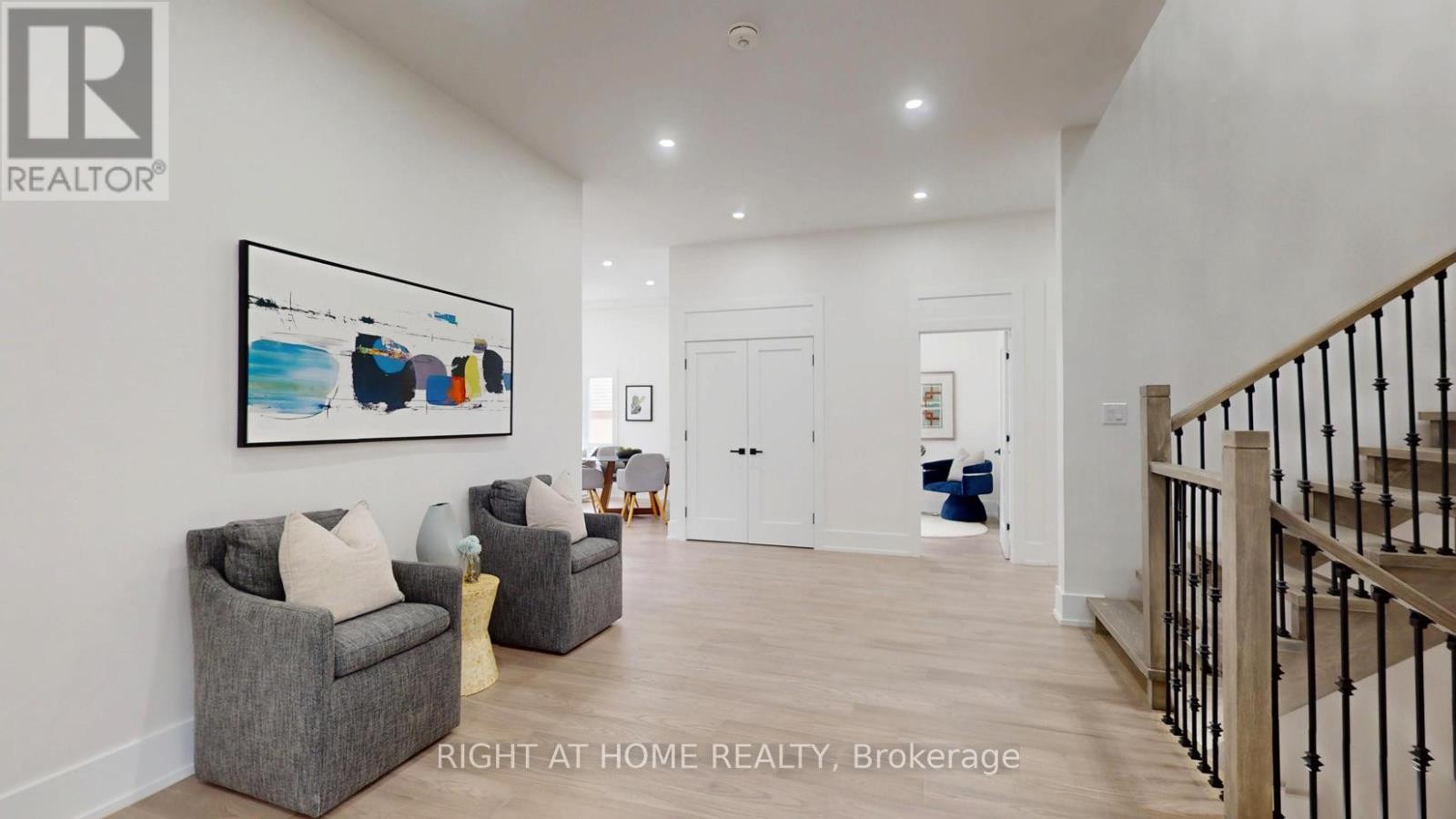 












1988 ROYAL ROAD

,
Pickering (Village East),




Ontario
L1V1Y2

