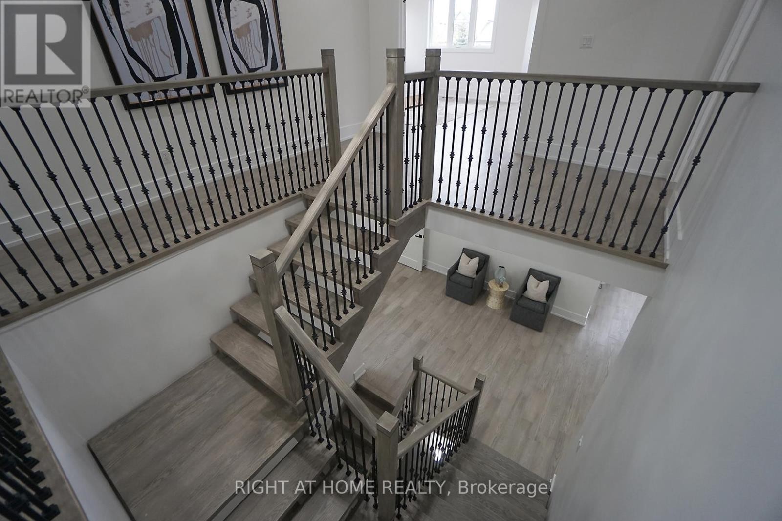 












1988 ROYAL ROAD

,
Pickering (Village East),




Ontario
L1V1Y2

