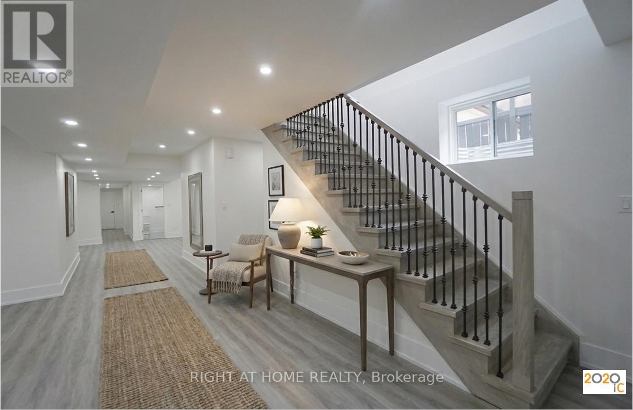 












1988 ROYAL ROAD

,
Pickering (Village East),




Ontario
L1V1Y2

