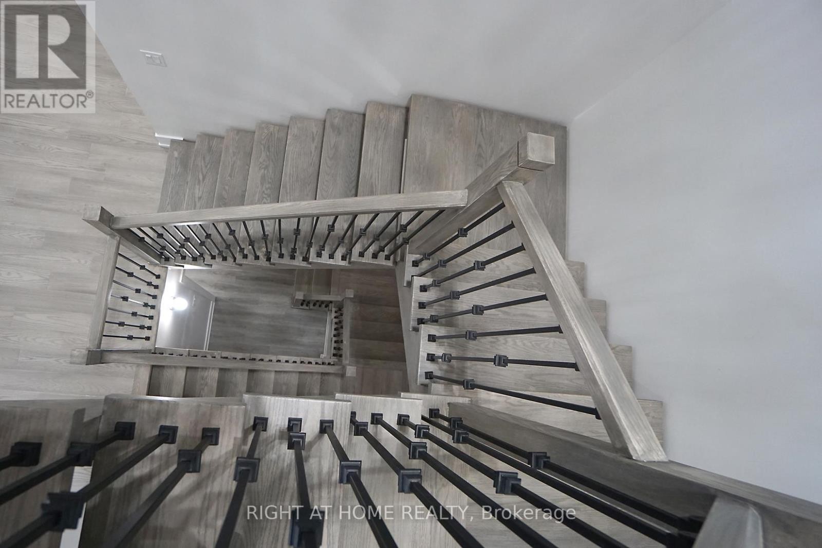 












1988 ROYAL ROAD

,
Pickering (Village East),




Ontario
L1V1Y2

